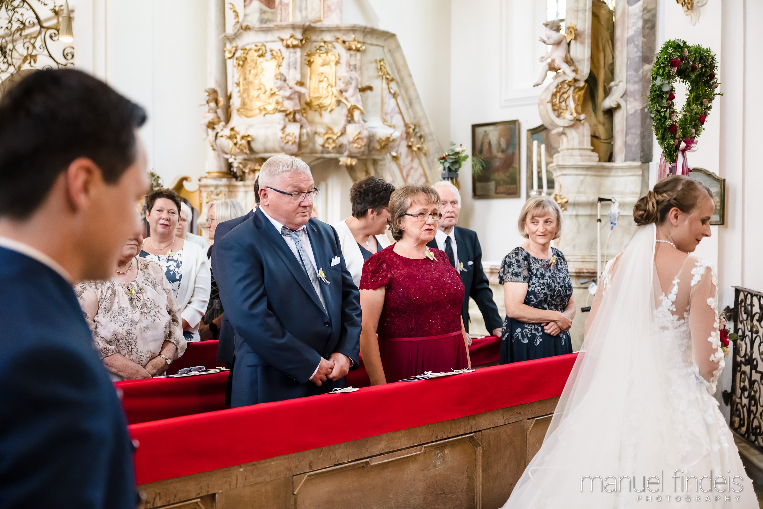 0155_Hochzeit-MuR-Kirche_www.manuelfindeis.com.jpg
