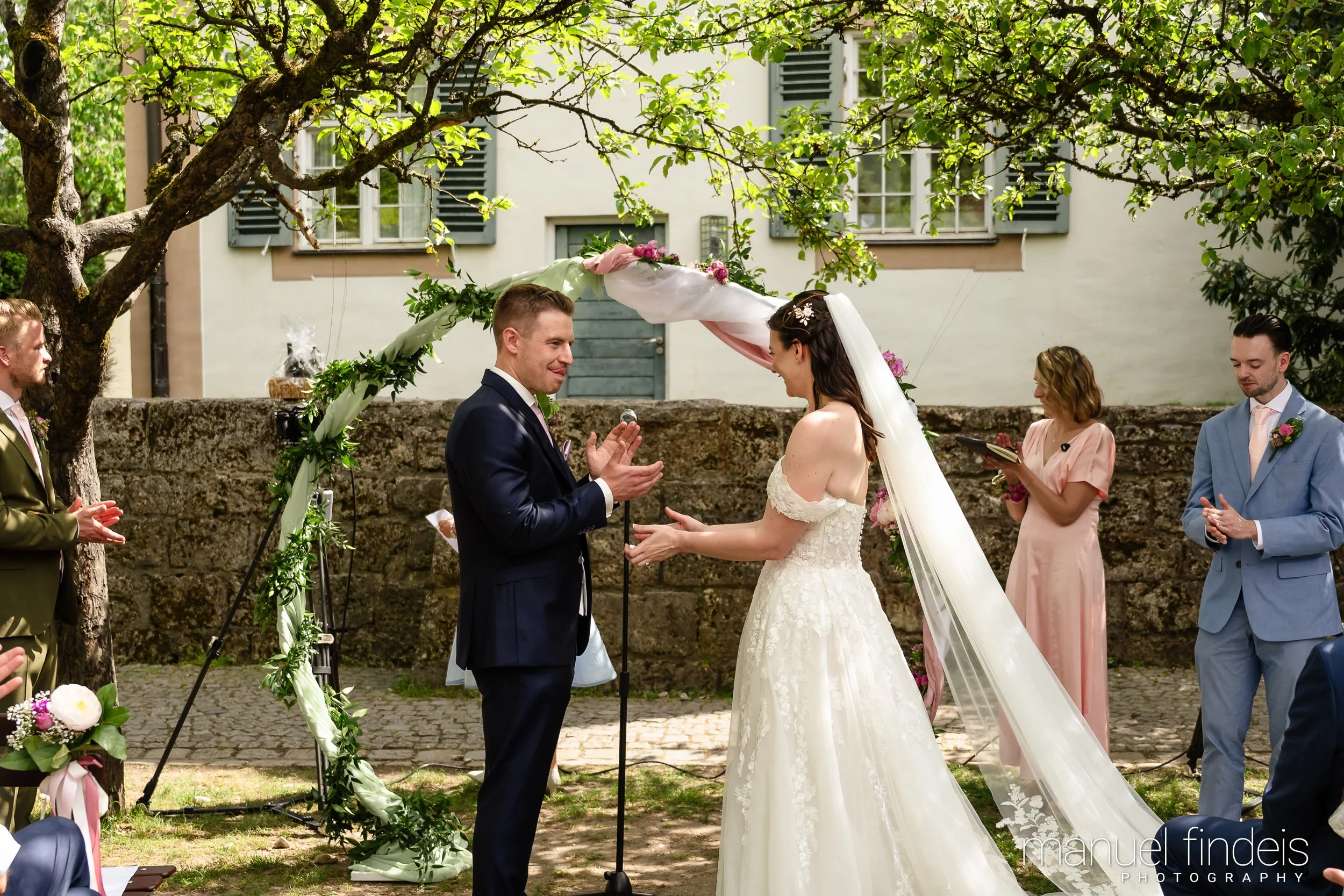 0133_Hochzeit_RuS_www.manuelfindeis.com.jpg