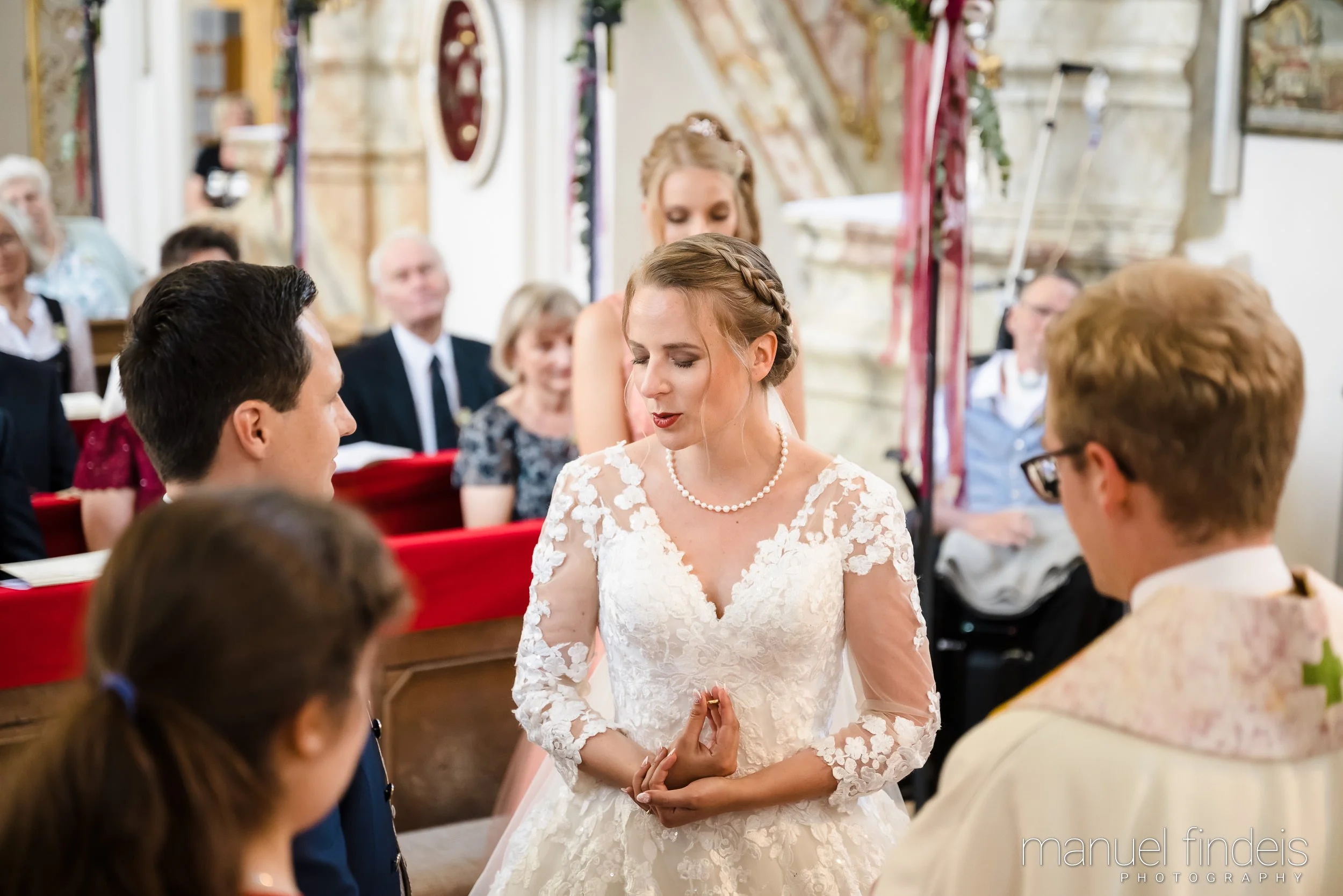 0333_Hochzeit-MuR-Kirche_www.manuelfindeis.com.jpg