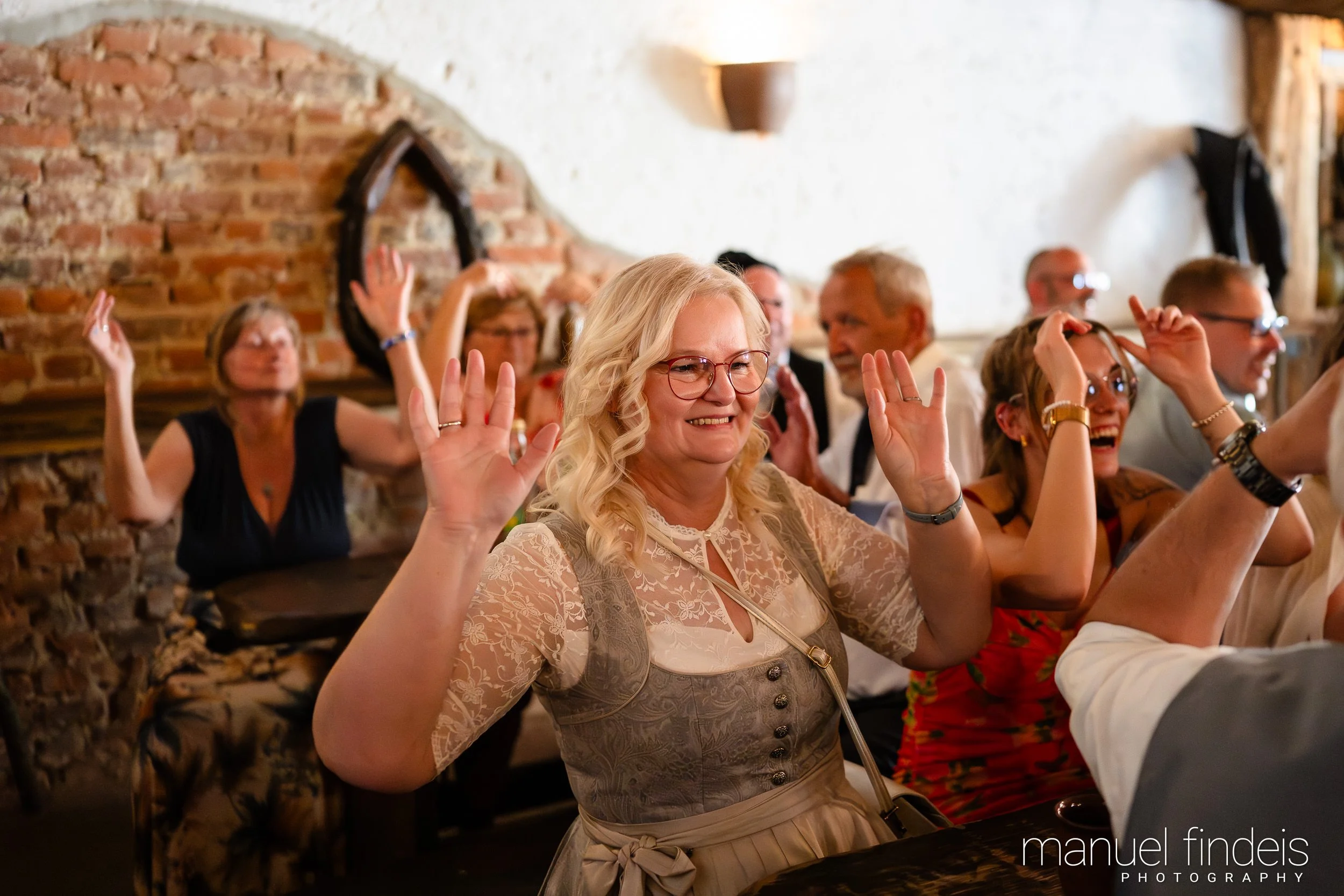 0571_Hochzeit-LUM_www.manuelfindeis.com.jpg