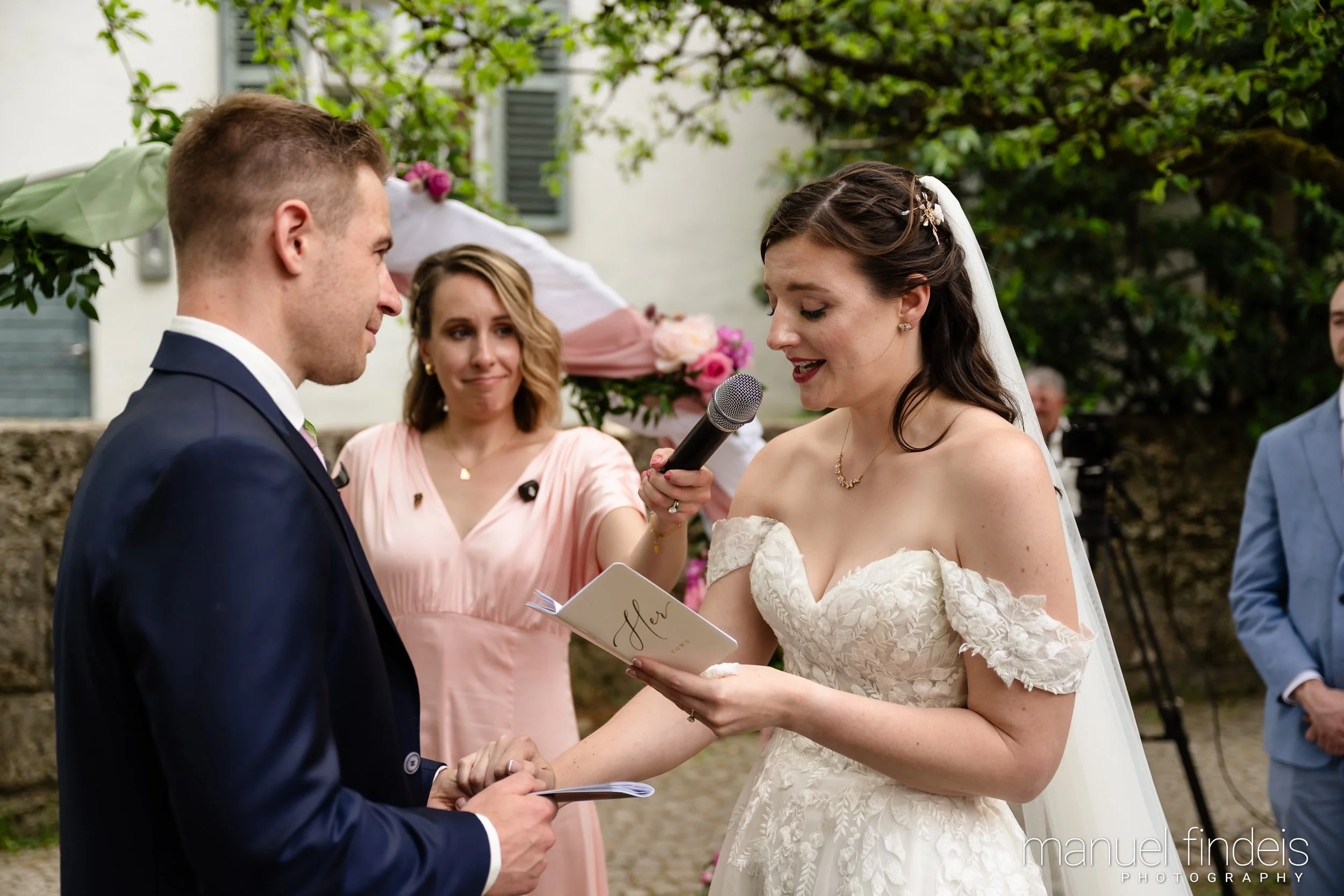 0183_Hochzeit_RuS_www.manuelfindeis.com.jpg