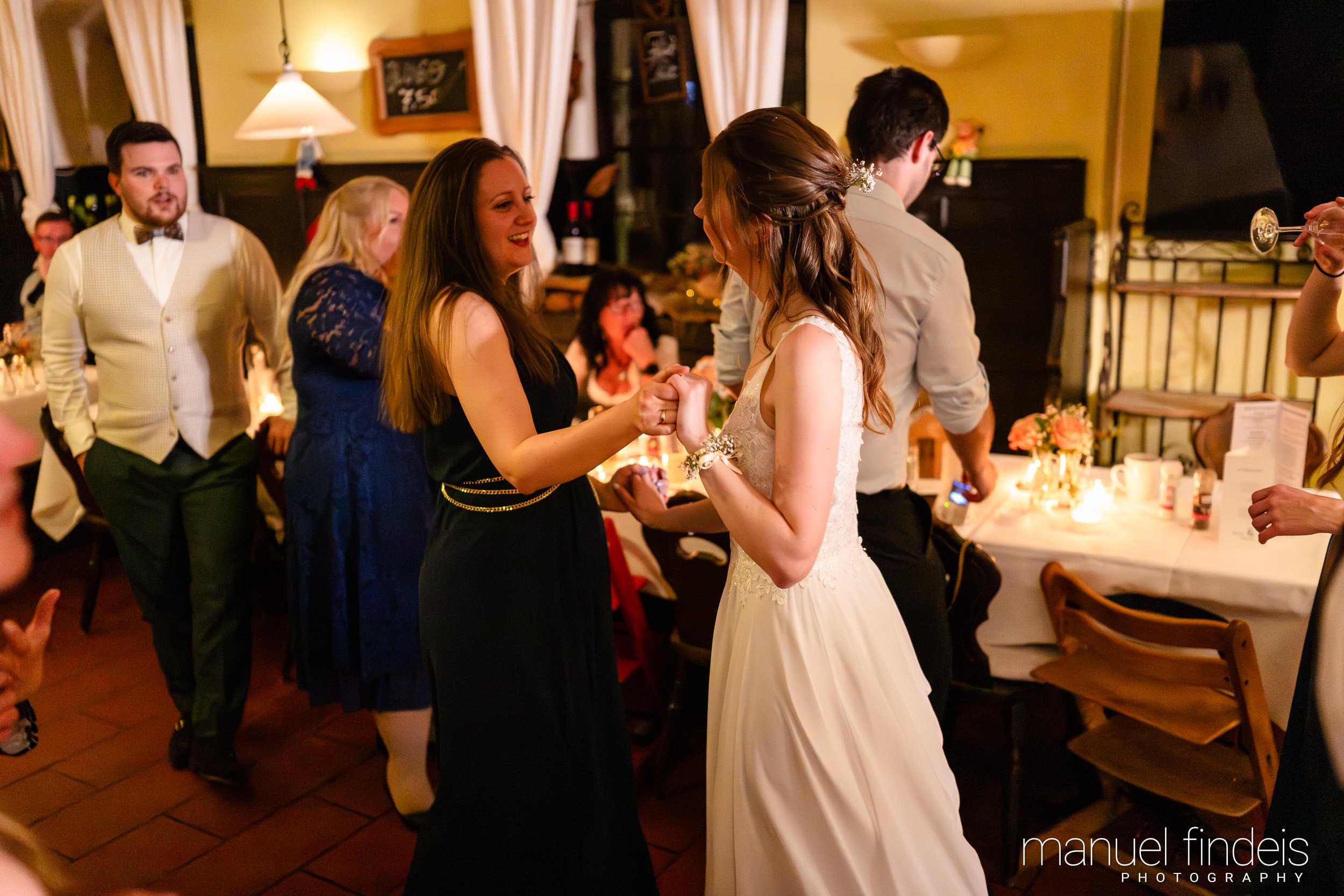 1050_Hochzeit_VuA_www.manuelfindeis.com.jpg