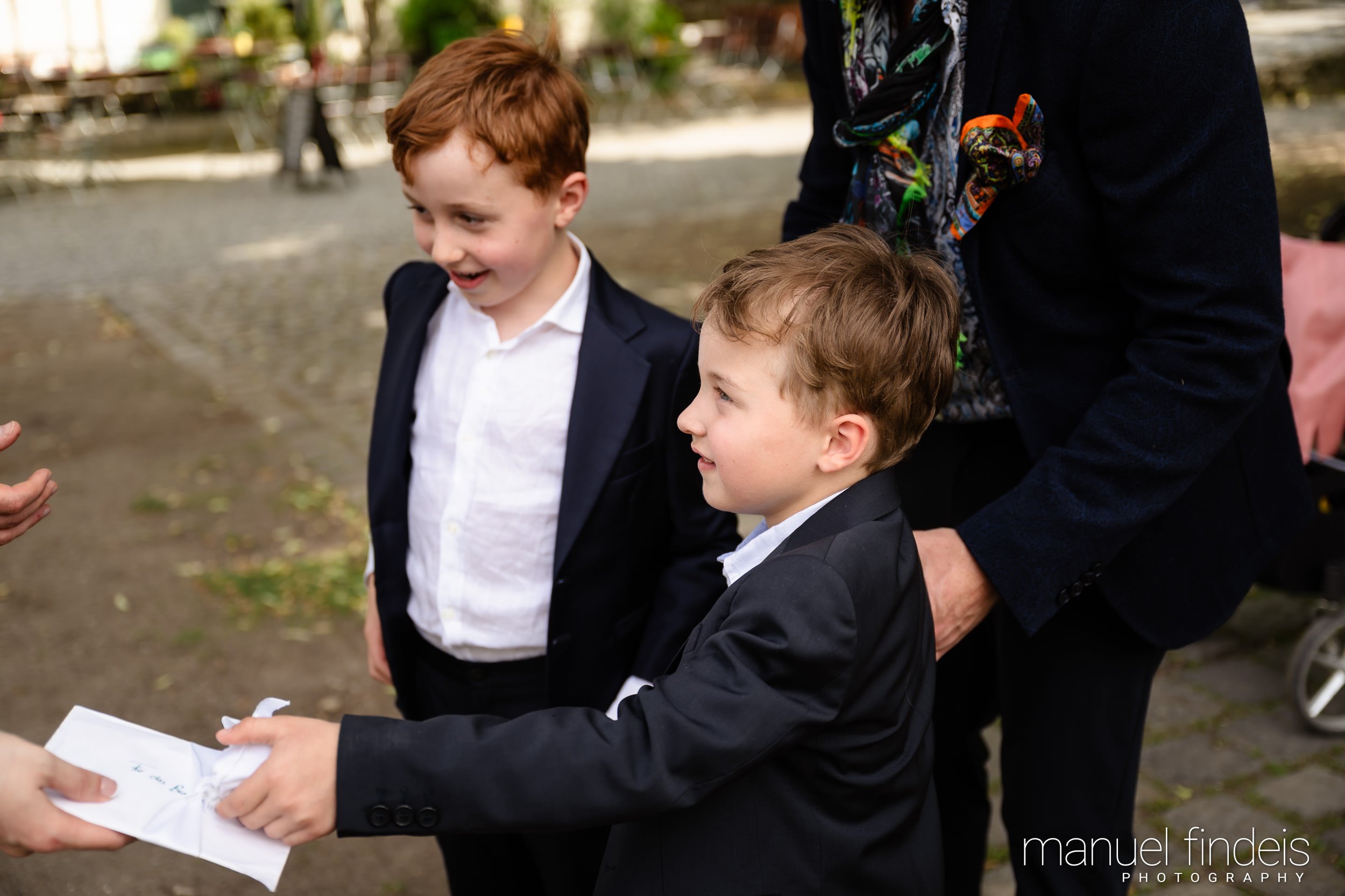 0345_Hochzeit_RuS_www.manuelfindeis.com.jpg