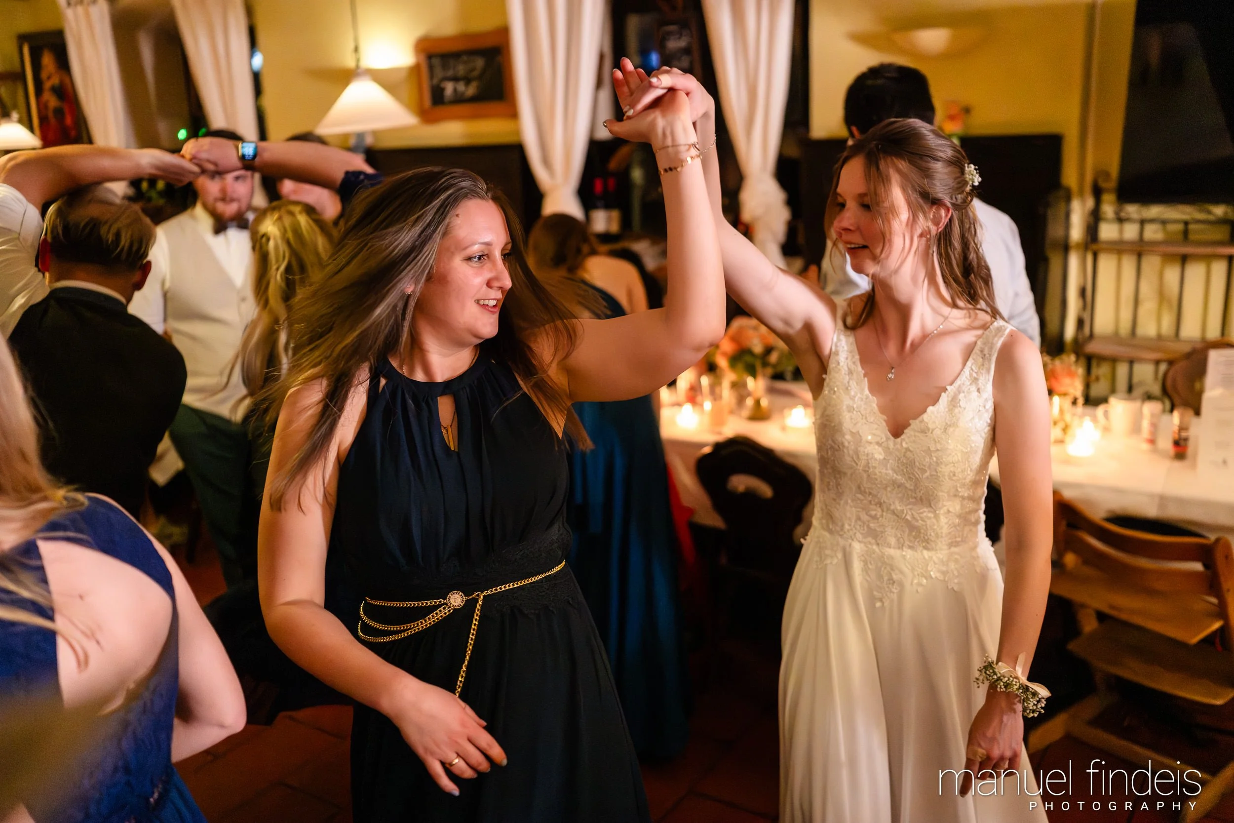 1047_Hochzeit_VuA_www.manuelfindeis.com.jpg
