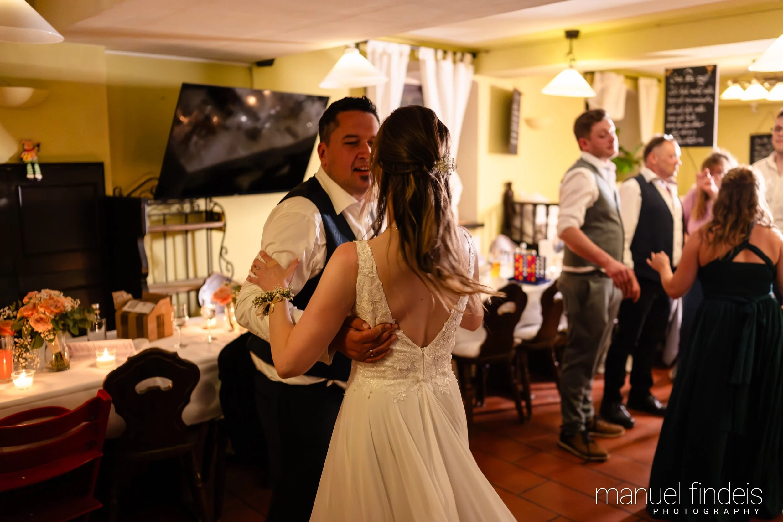 1017_Hochzeit_VuA_www.manuelfindeis.com.jpg