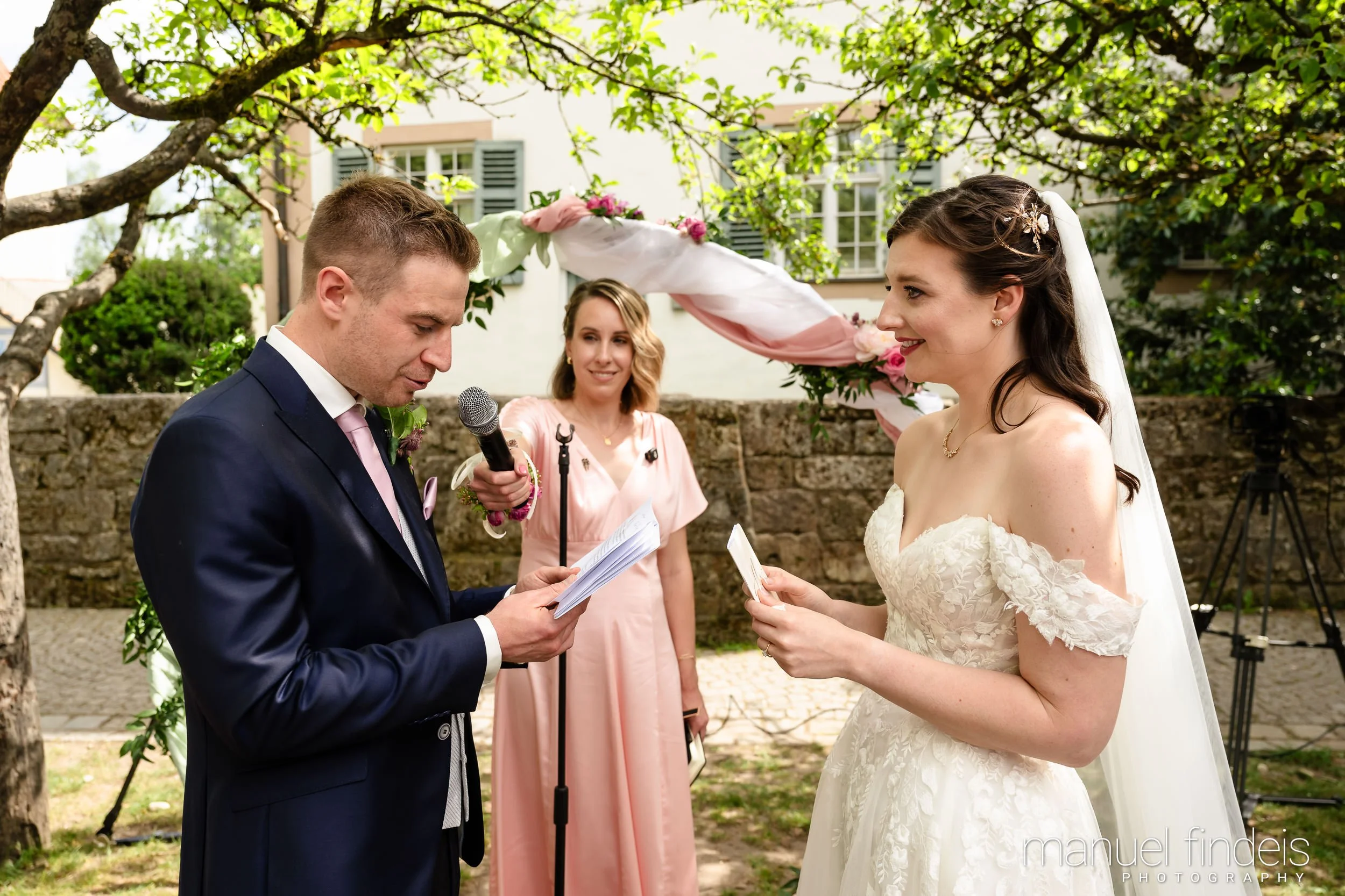 0147_Hochzeit_RuS_www.manuelfindeis.com.jpg