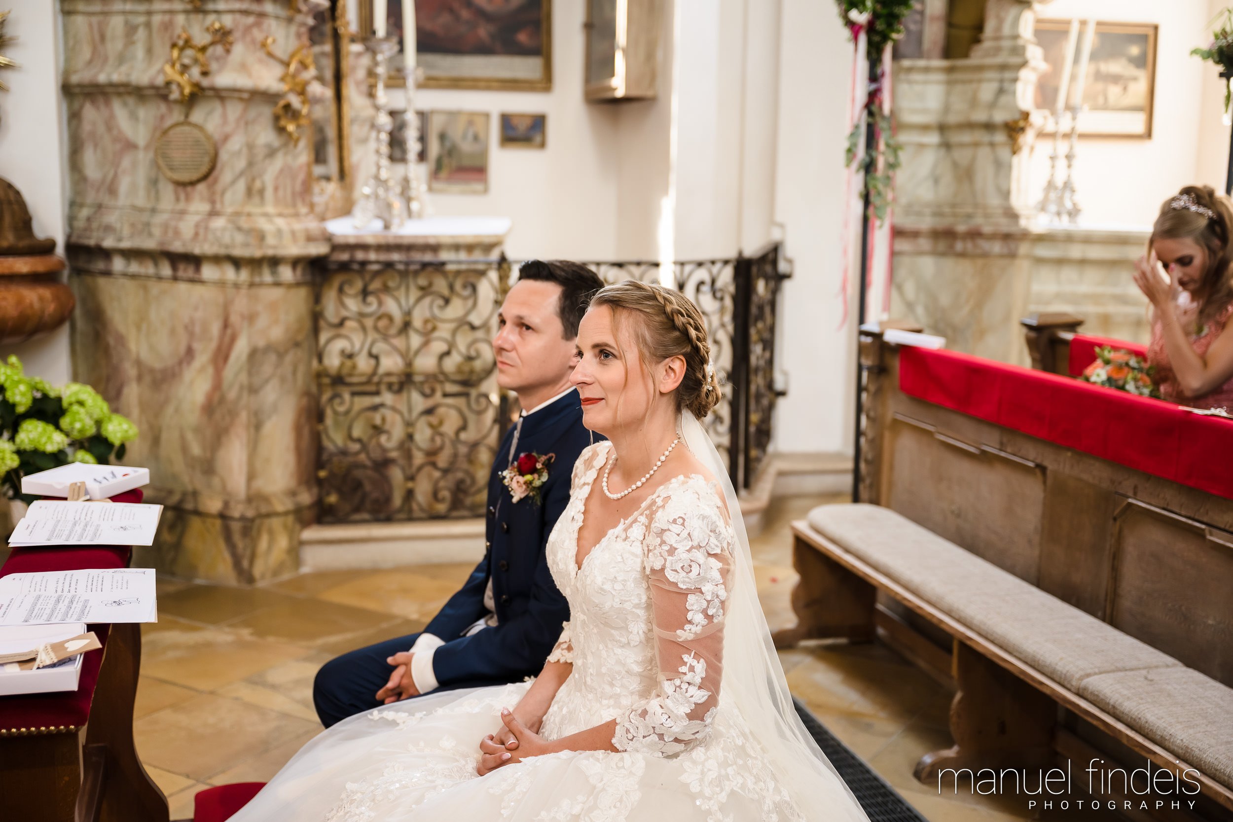 0455_Hochzeit-MuR-Kirche_www.manuelfindeis.com.jpg