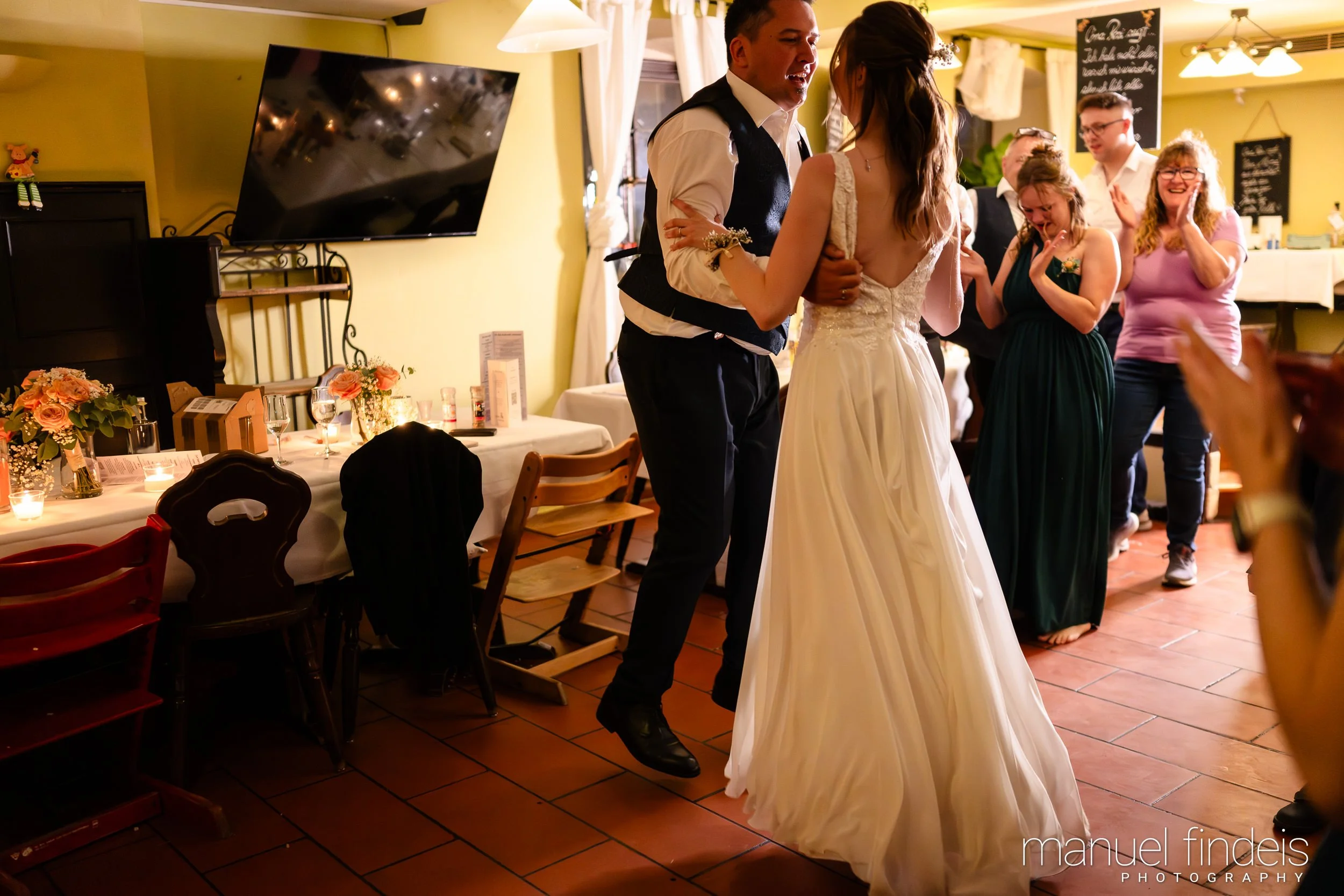 1023_Hochzeit_VuA_www.manuelfindeis.com.jpg