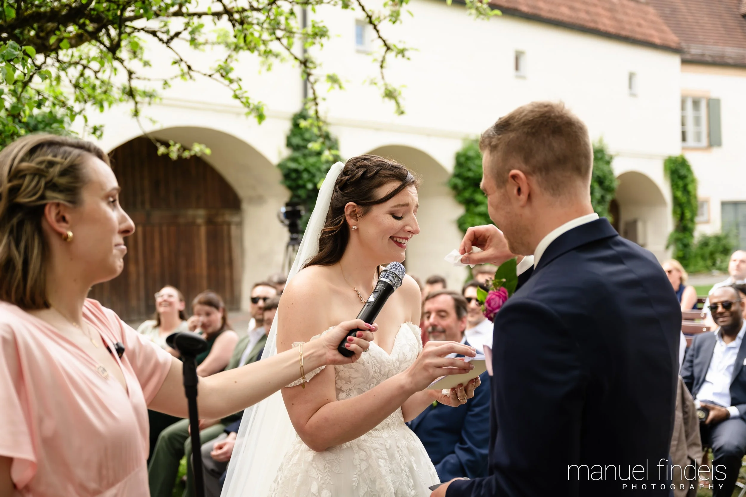 0191_Hochzeit_RuS_www.manuelfindeis.com.jpg