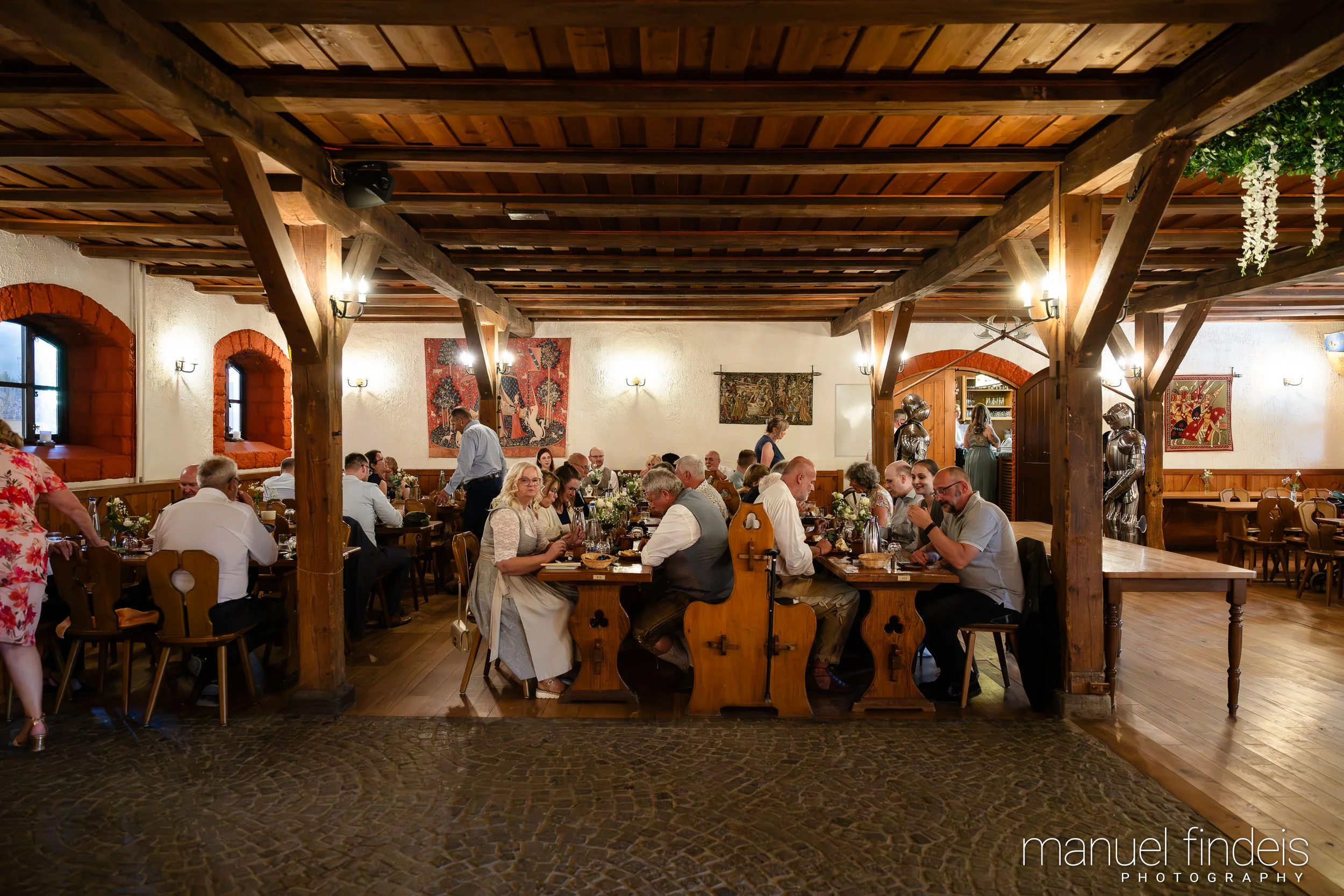 0422_Hochzeit-LUM_www.manuelfindeis.com.jpg