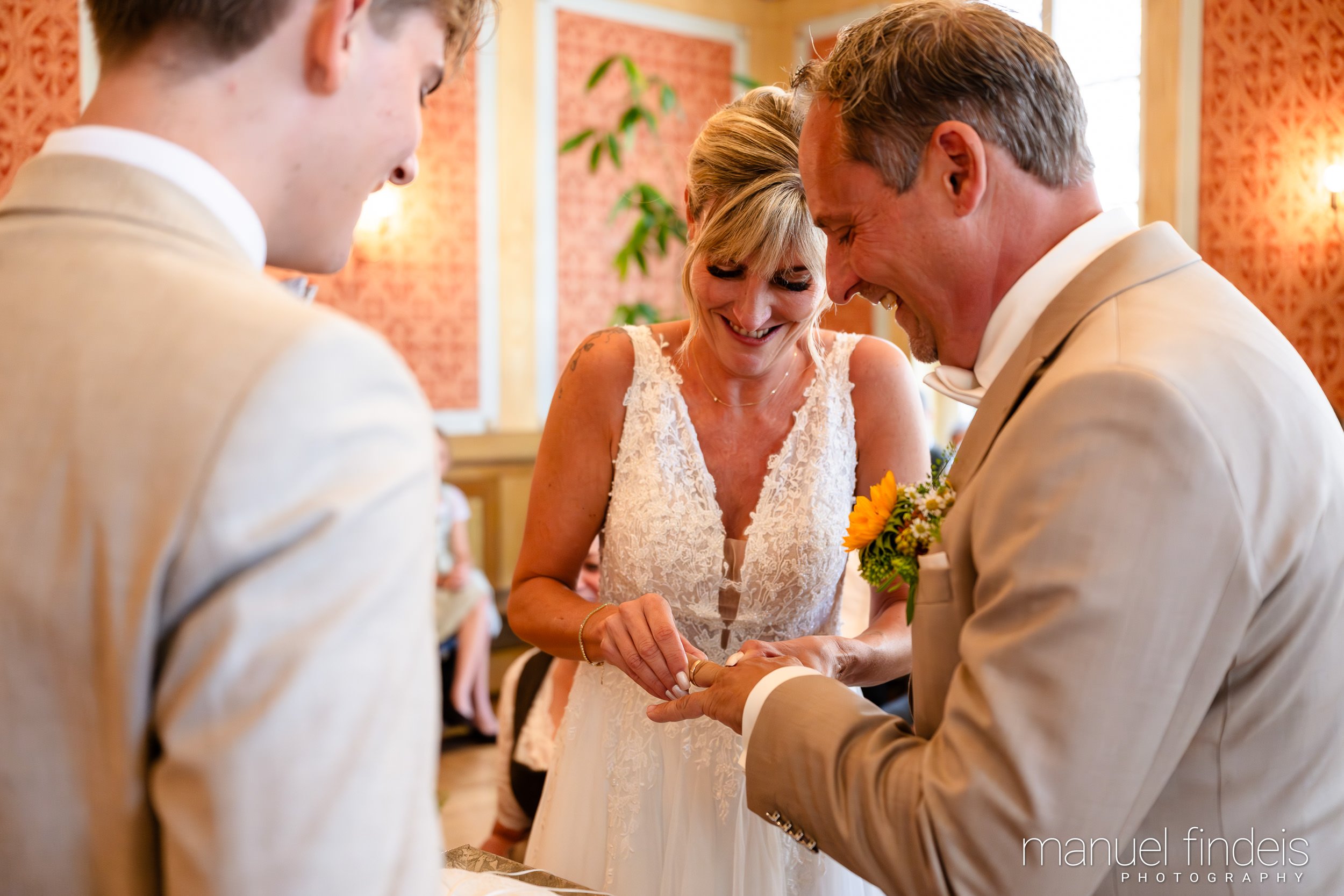 0182_Hochzeit_CuR_www.manuelfindeis.com.jpg