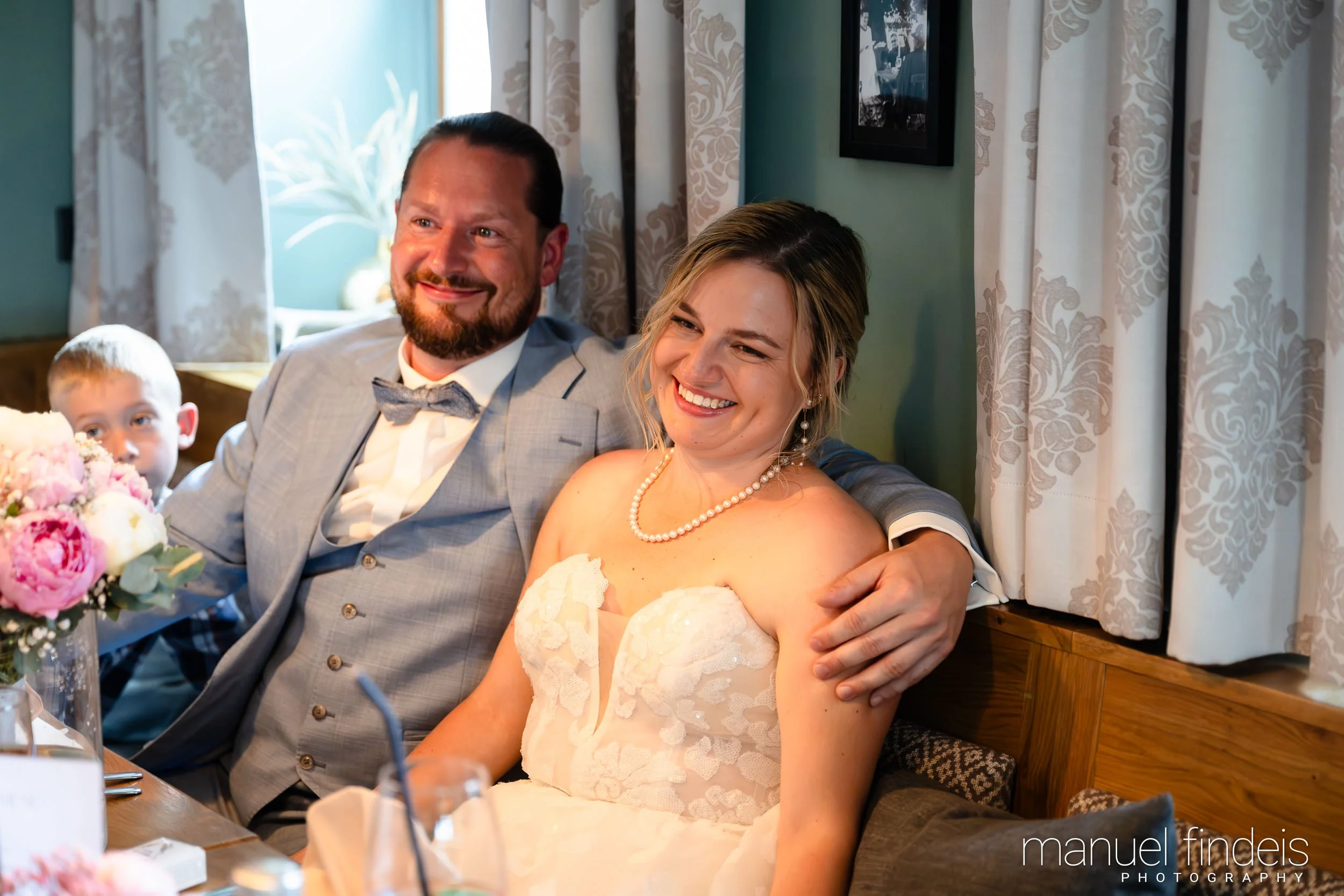 0557_Hochzeit_RundS_www.manuelfindeis.com.jpg
