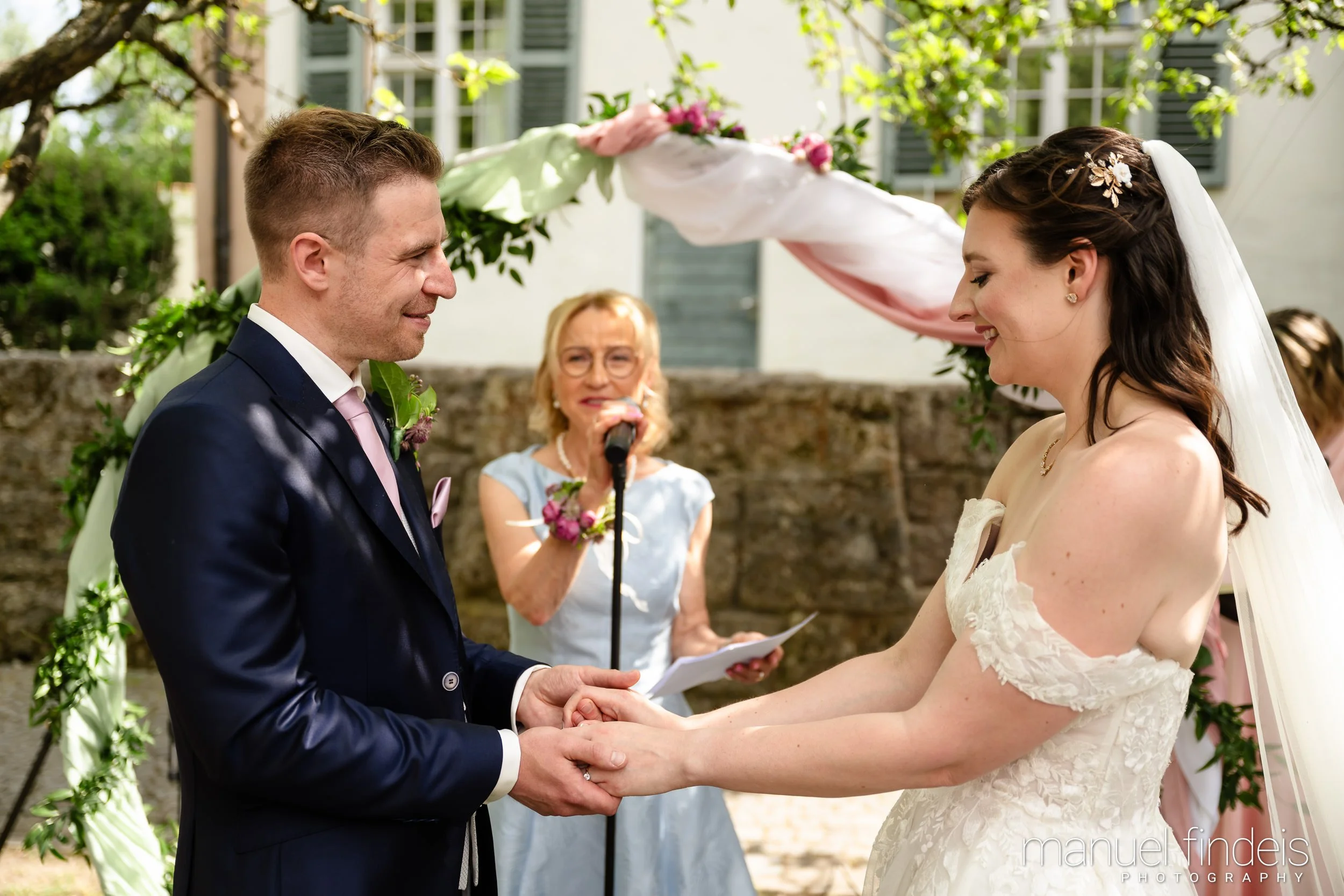 0132_Hochzeit_RuS_www.manuelfindeis.com.jpg