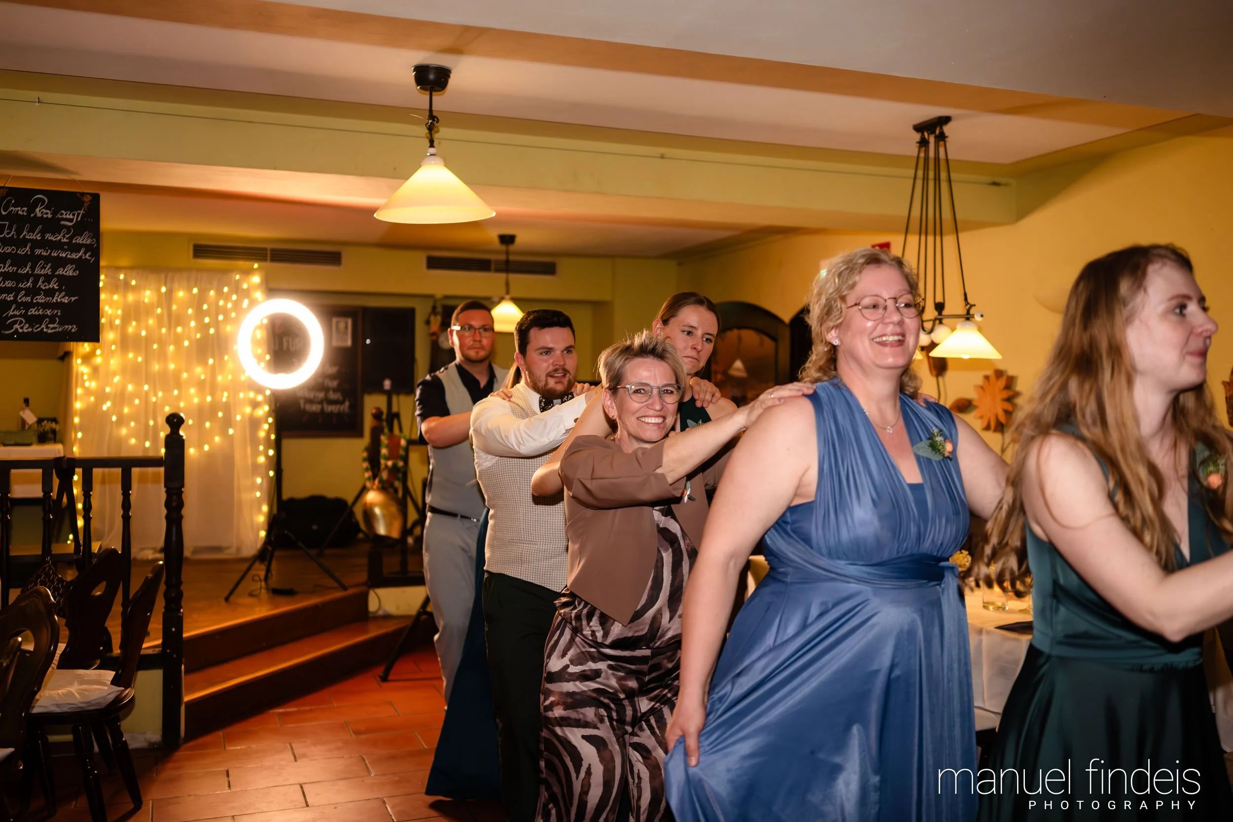 1089_Hochzeit_VuA_www.manuelfindeis.com.jpg