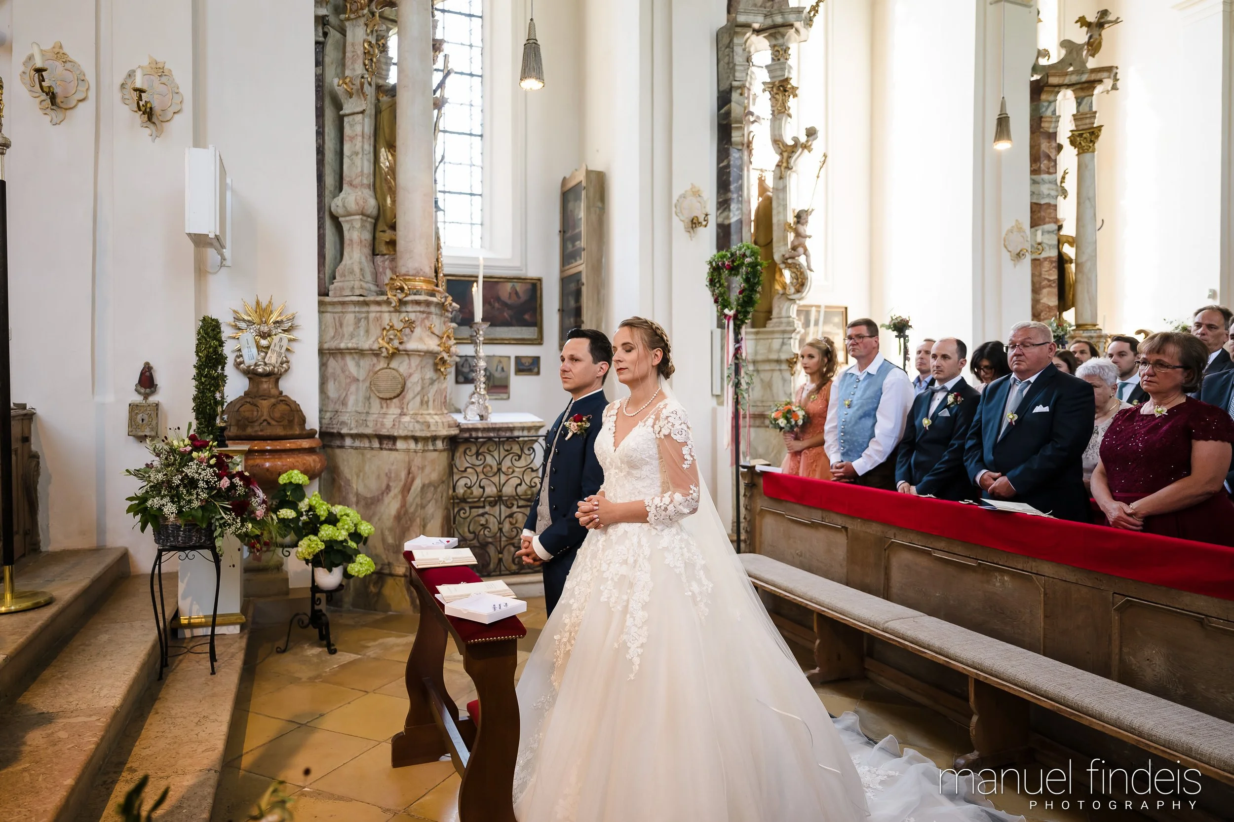 0233_Hochzeit-MuR-Kirche_www.manuelfindeis.com.jpg
