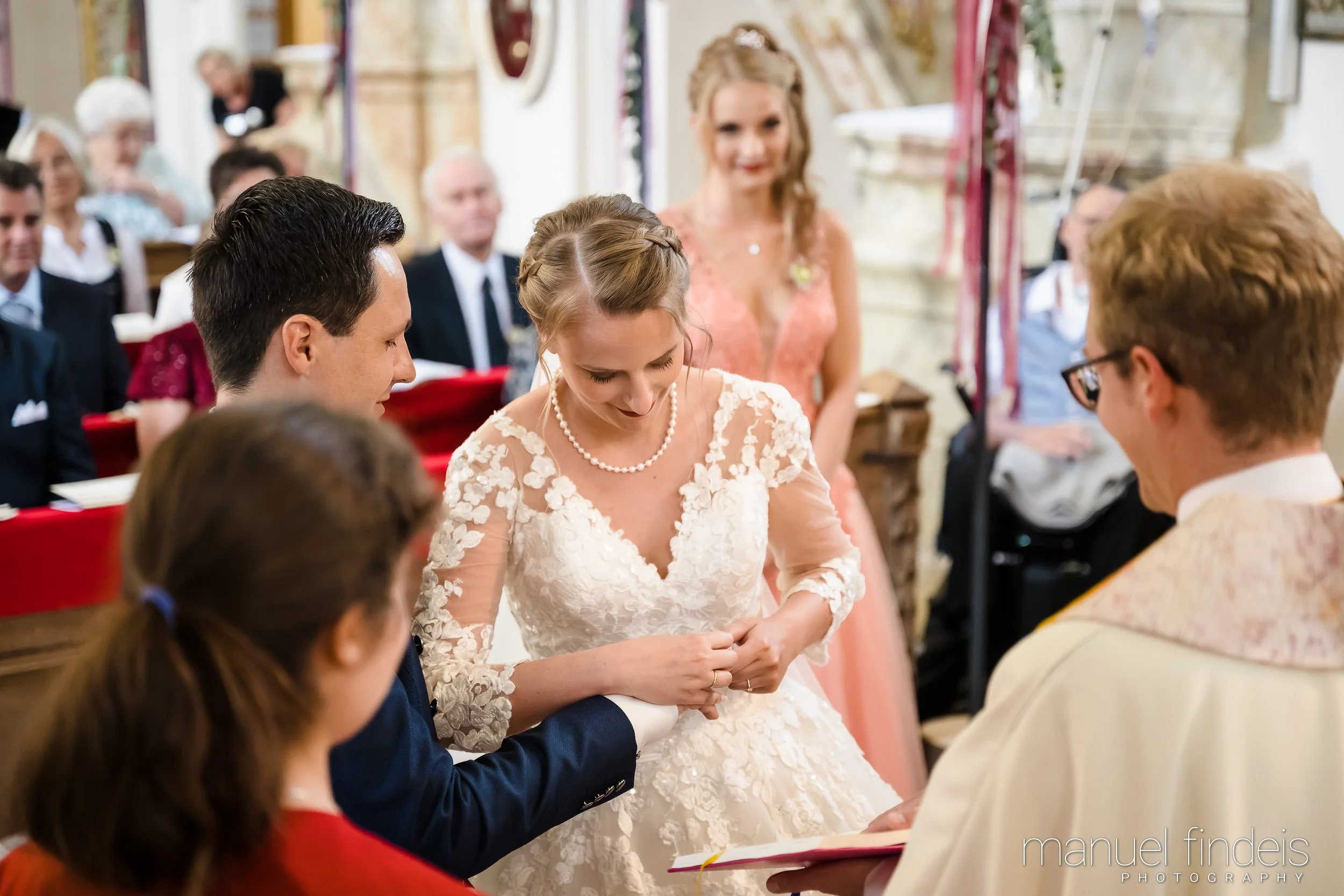 0344_Hochzeit-MuR-Kirche_www.manuelfindeis.com.jpg
