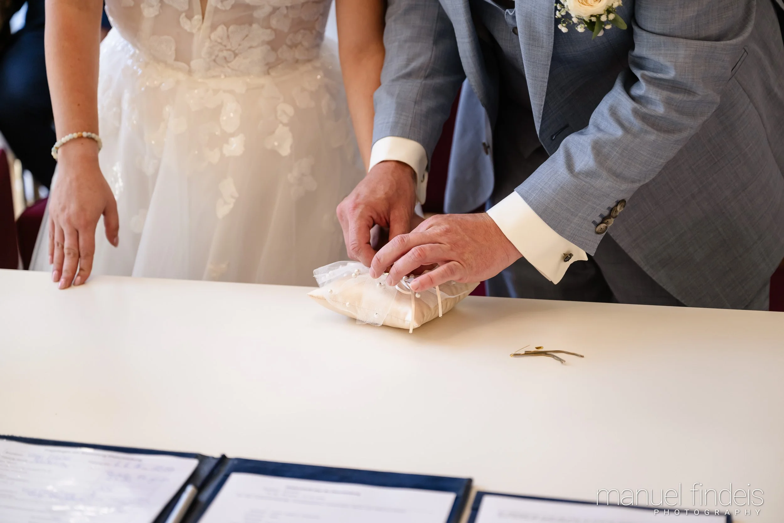 0266_Hochzeit_RundS_www.manuelfindeis.com.jpg