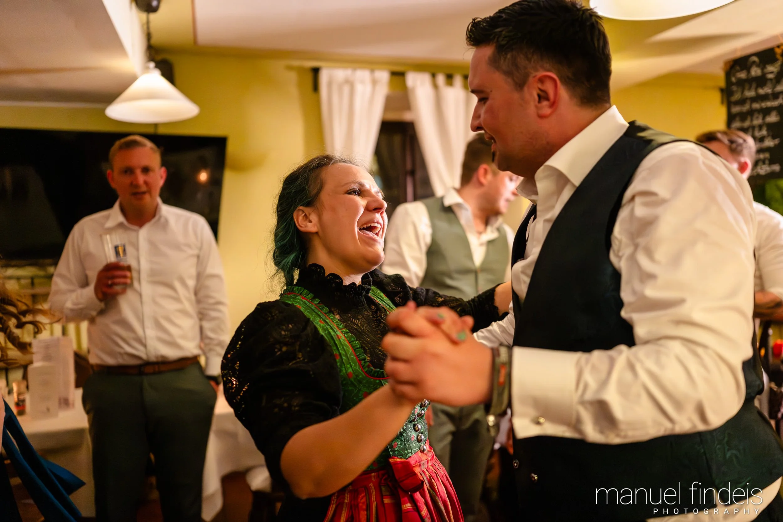 1039_Hochzeit_VuA_www.manuelfindeis.com.jpg