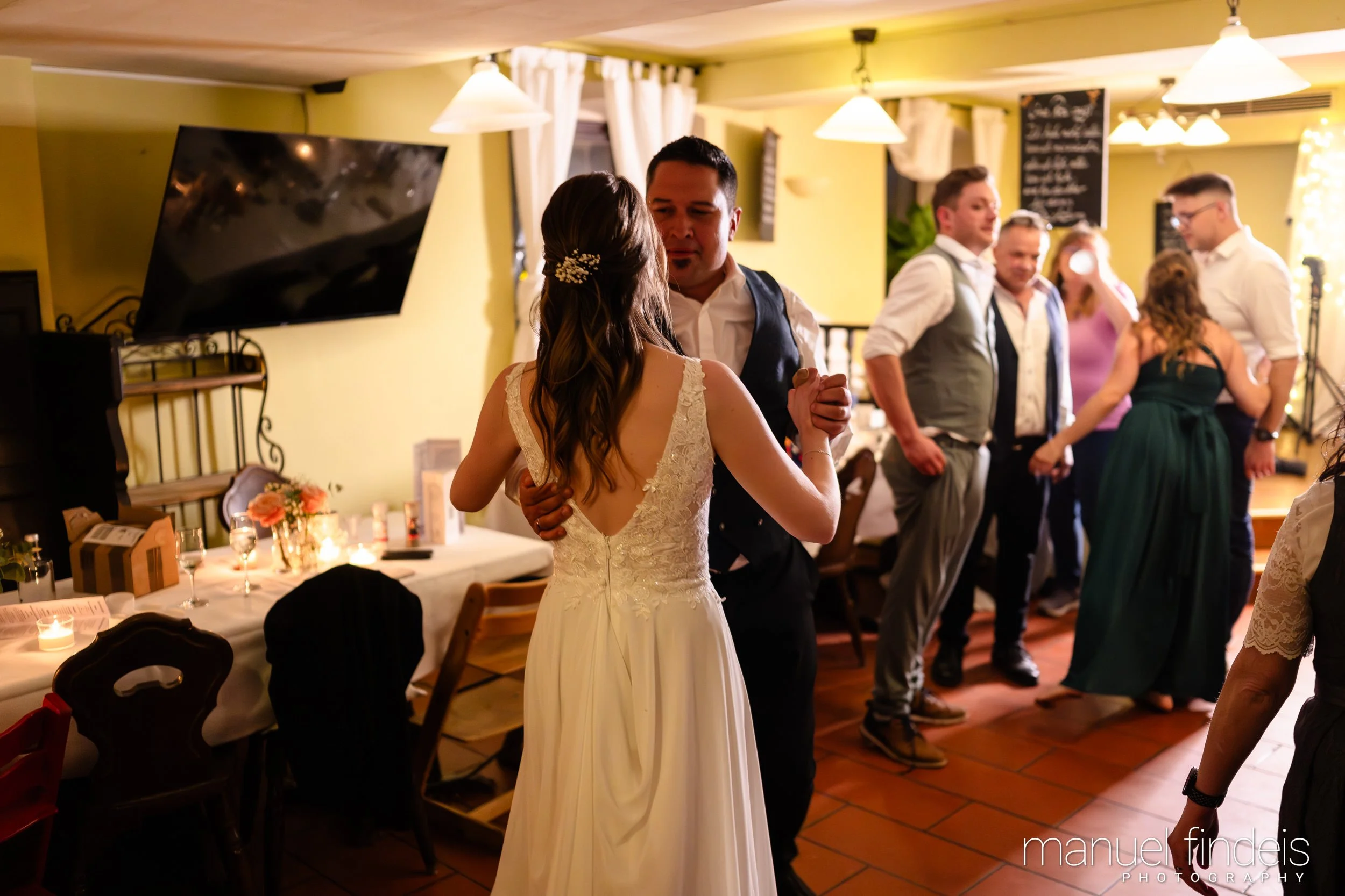 1016_Hochzeit_VuA_www.manuelfindeis.com.jpg