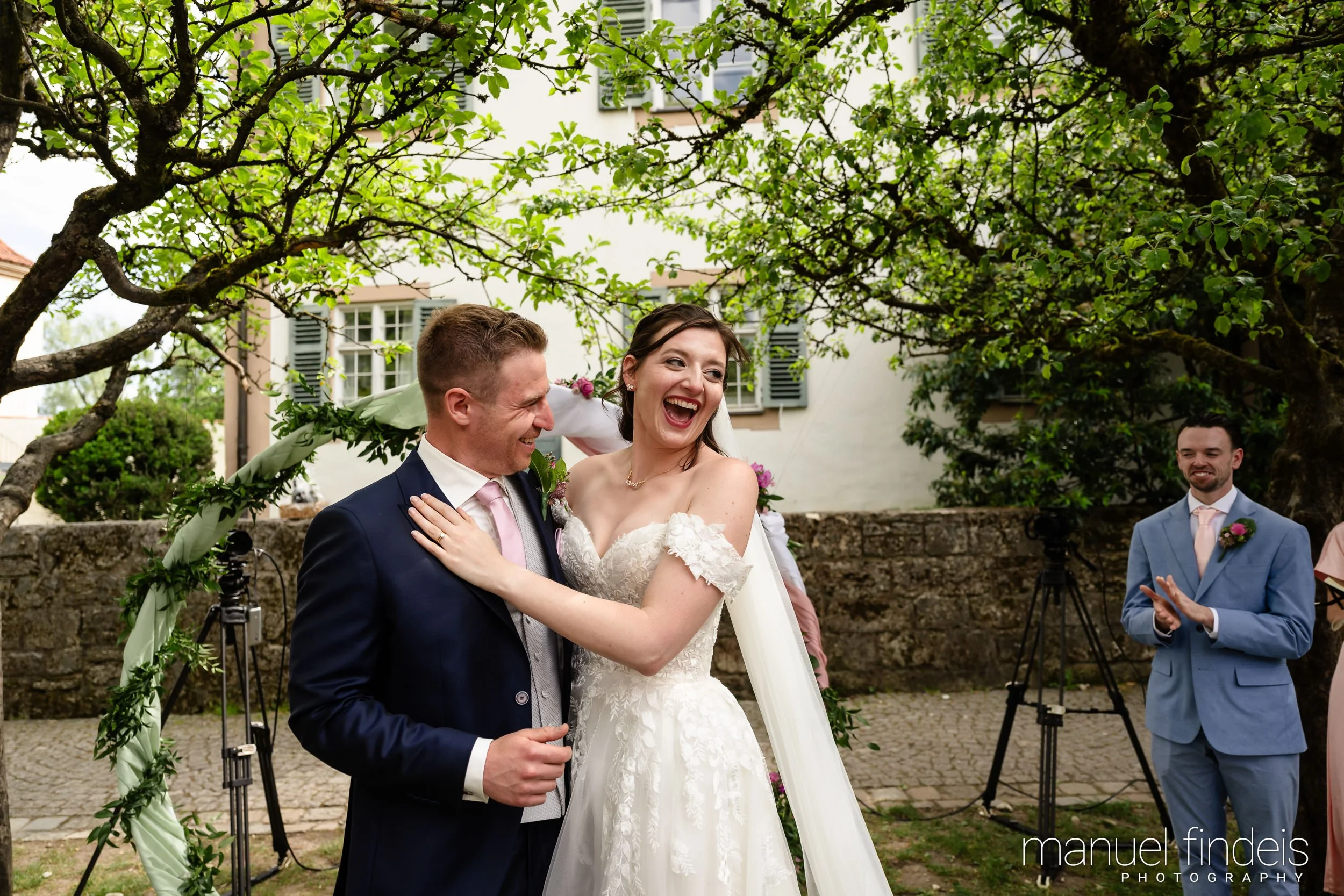 0249_Hochzeit_RuS_www.manuelfindeis.com.jpg