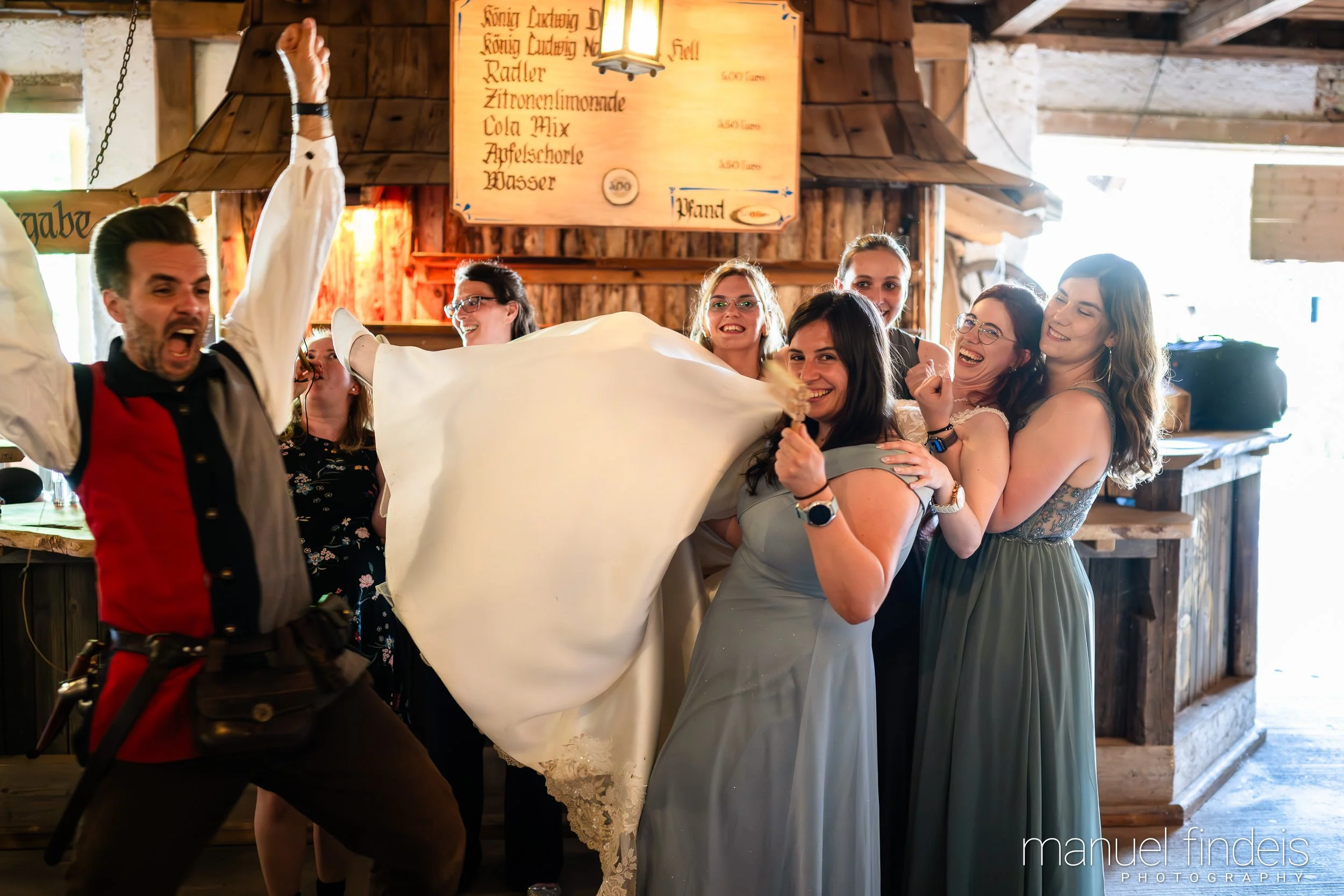 0668_Hochzeit-LUM_www.manuelfindeis.com.jpg