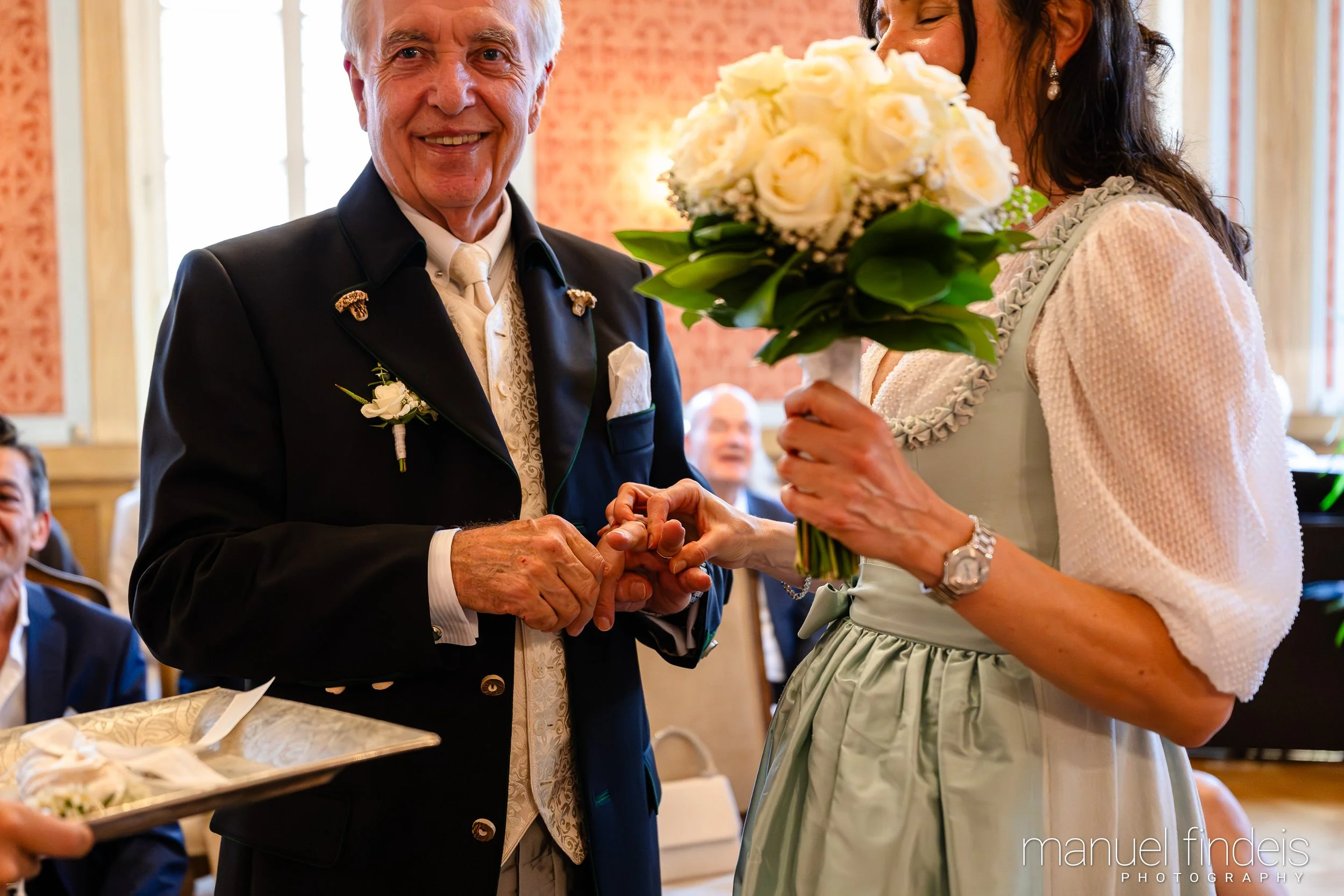 0137_Hochzeit_AuE_www.manuelfindeis.com.jpg