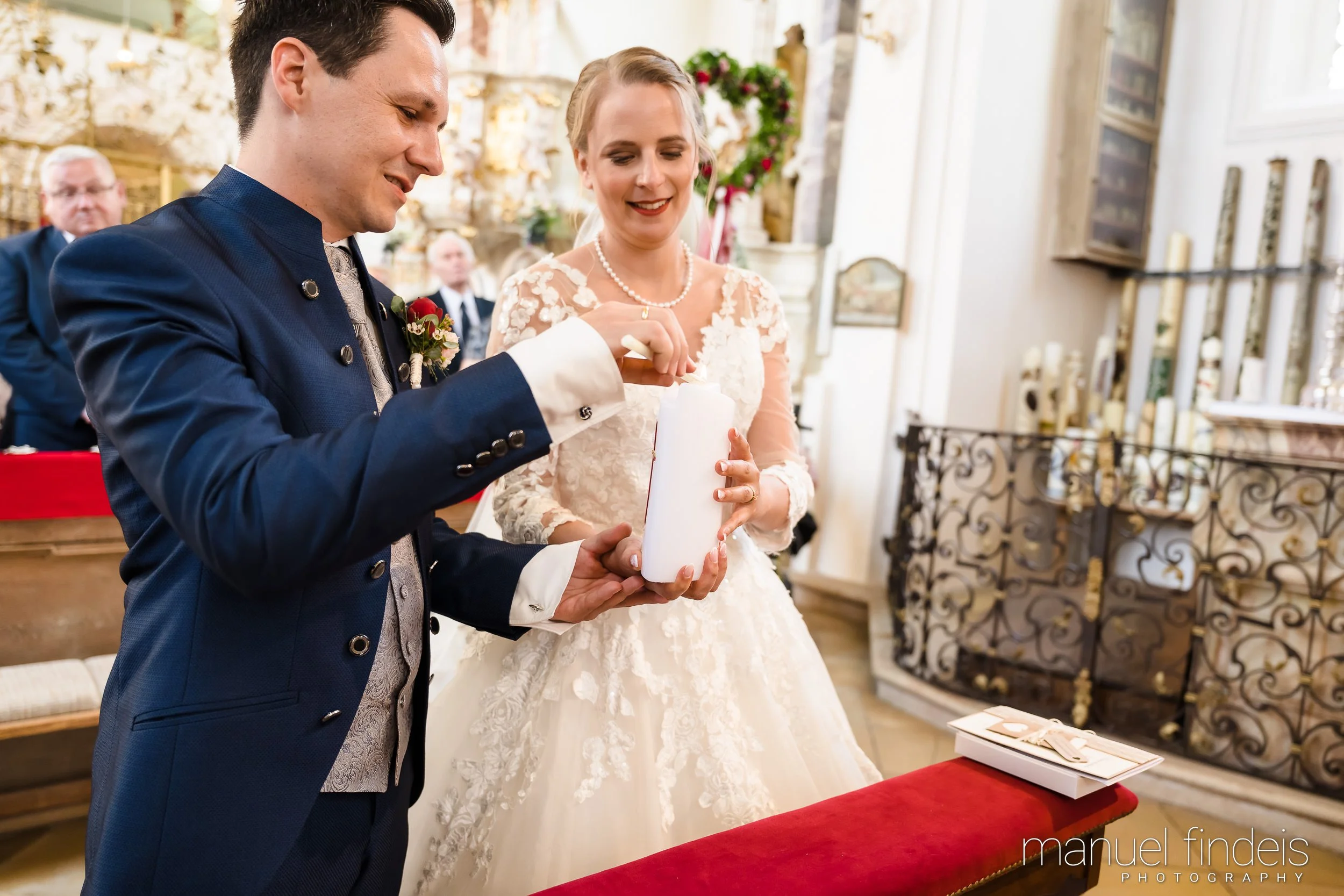 0377_Hochzeit-MuR-Kirche_www.manuelfindeis.com.jpg