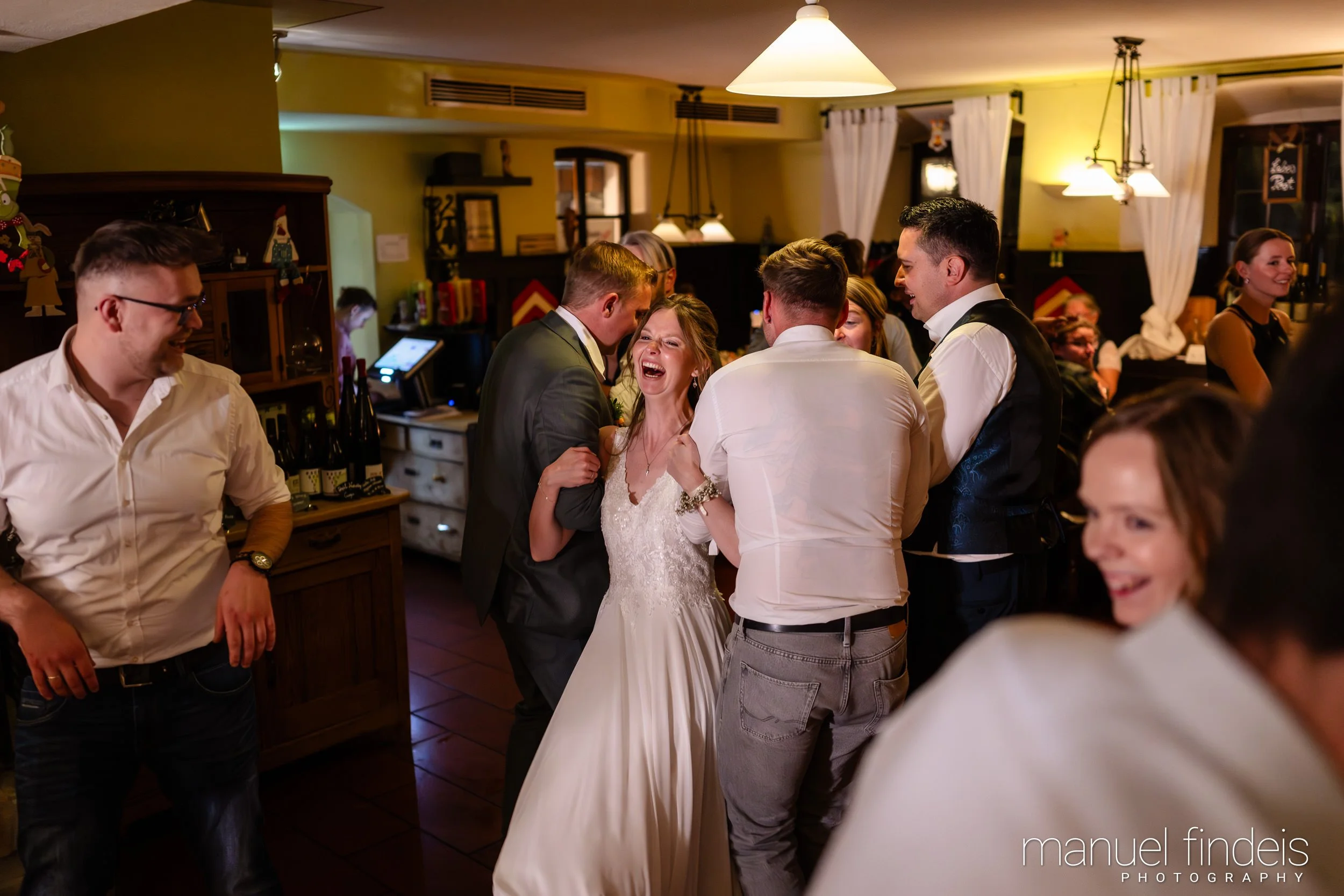 1010_Hochzeit_VuA_www.manuelfindeis.com.jpg