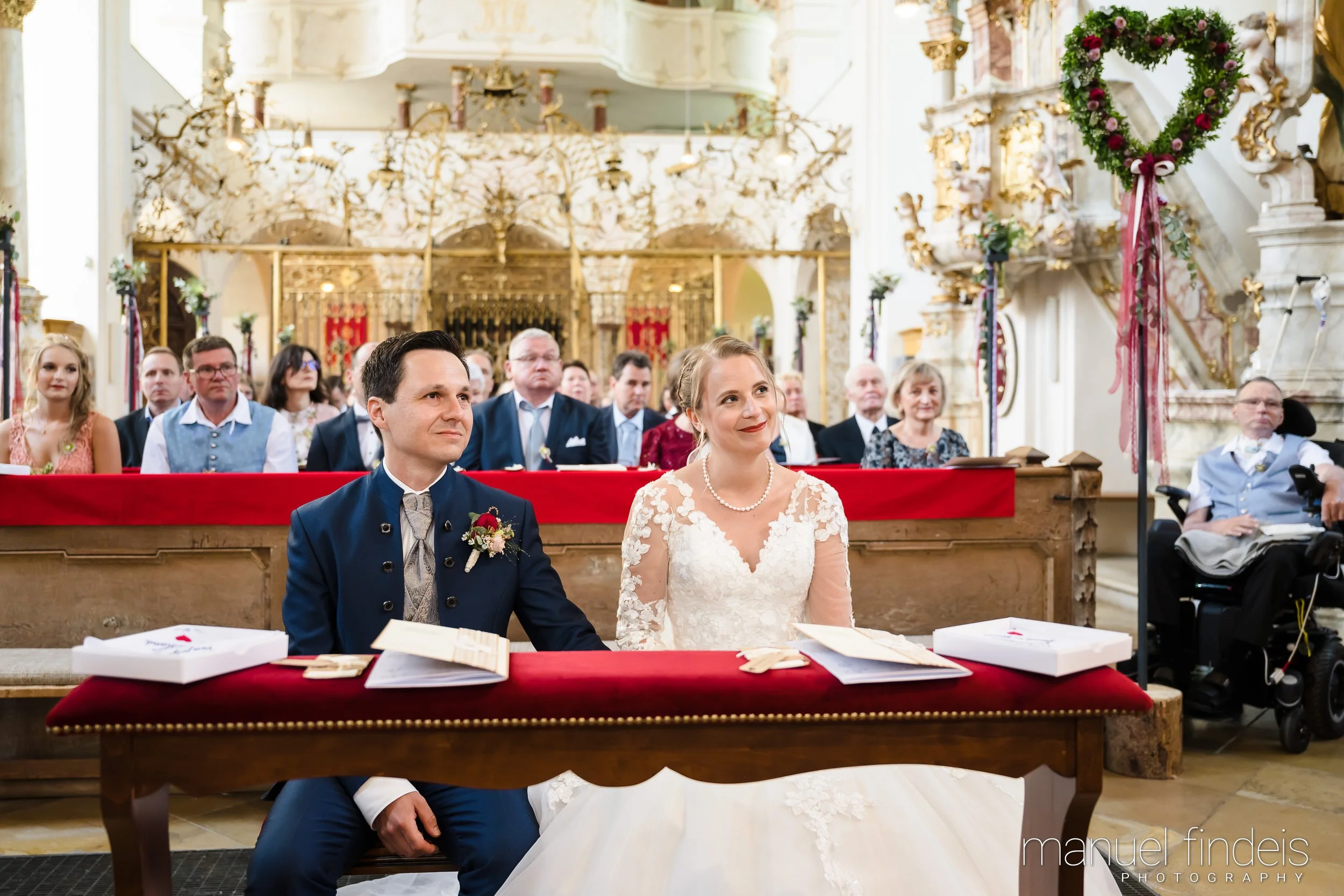 0257_Hochzeit-MuR-Kirche_www.manuelfindeis.com.jpg