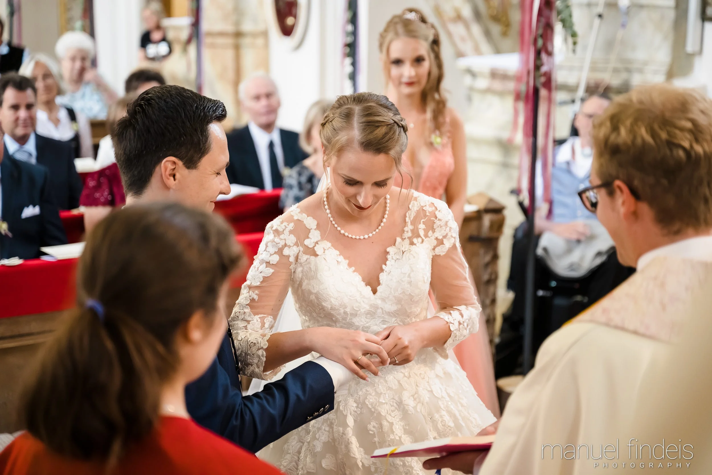 0340_Hochzeit-MuR-Kirche_www.manuelfindeis.com.jpg
