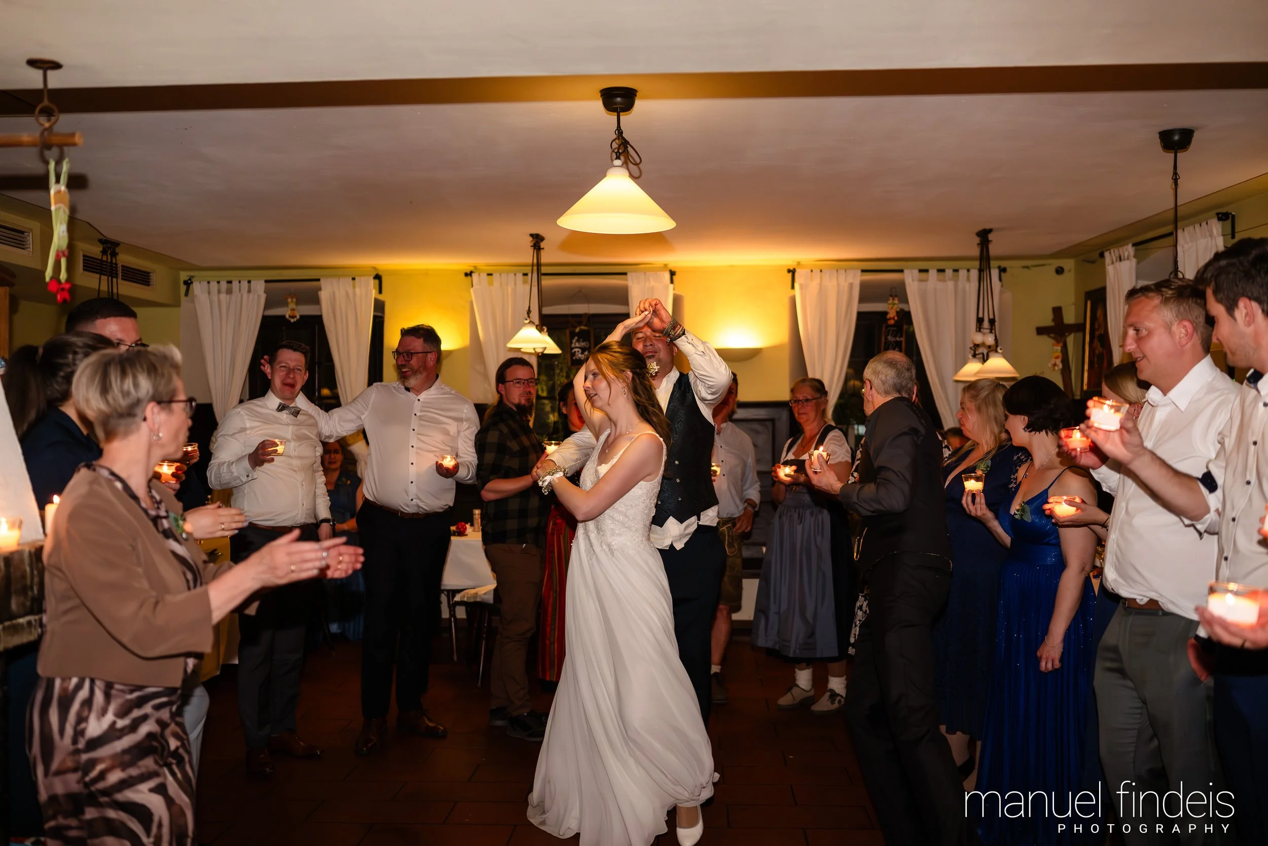 1153_Hochzeit_VuA_www.manuelfindeis.com.jpg