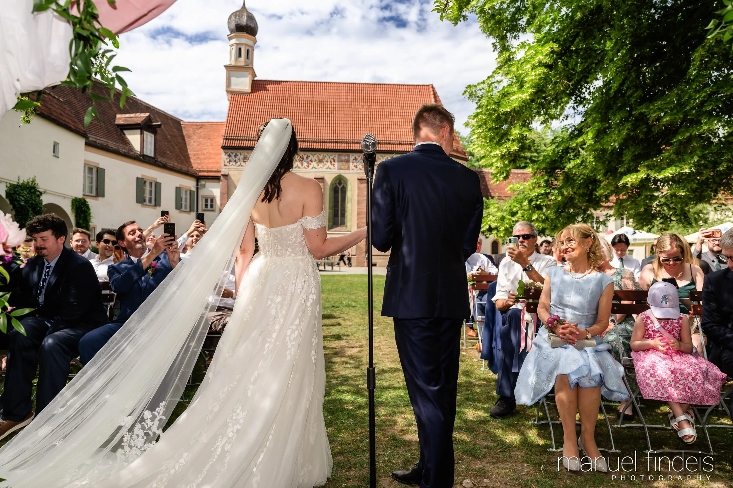 0135_Hochzeit_RuS_www.manuelfindeis.com.jpg