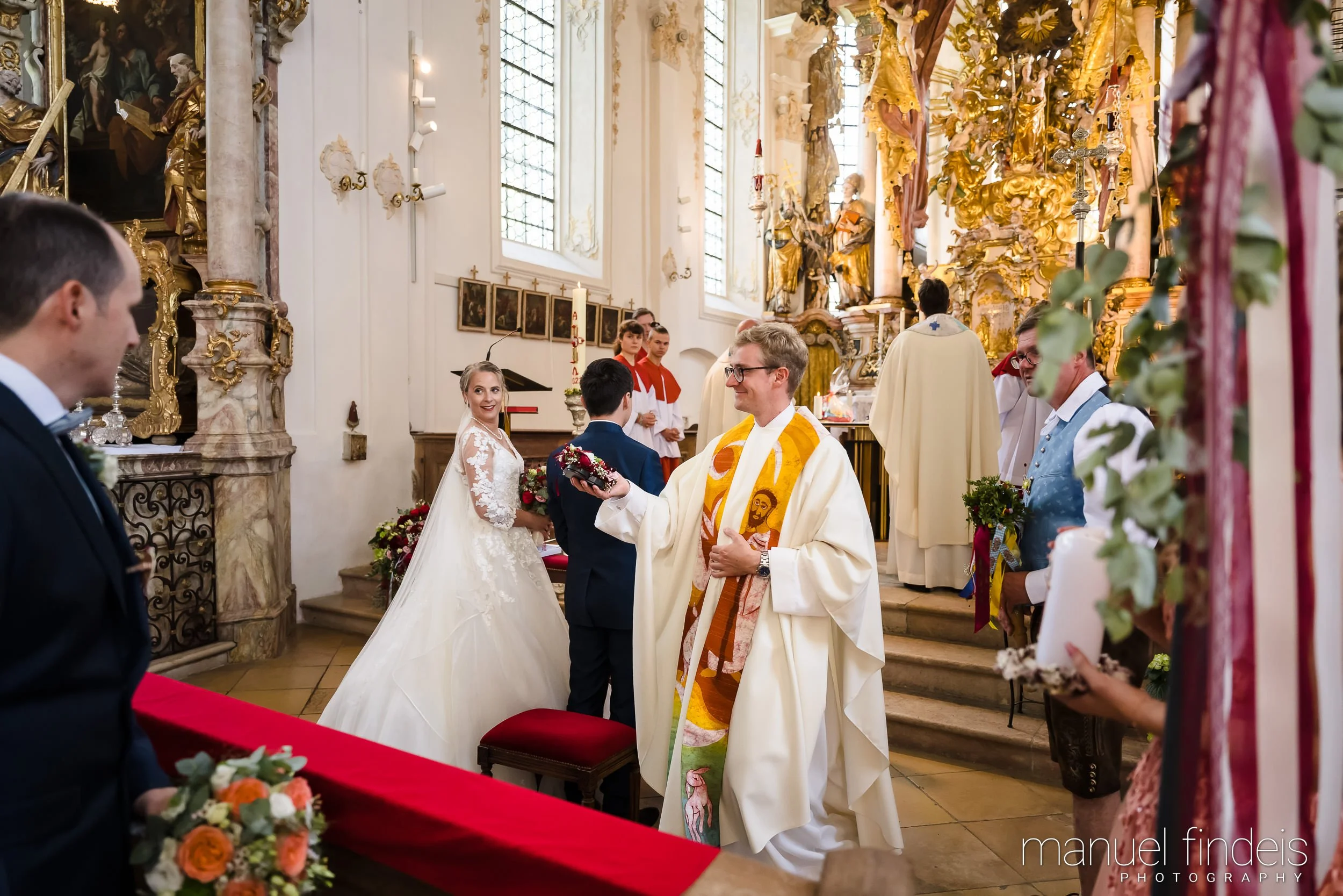 0466_Hochzeit-MuR-Kirche_www.manuelfindeis.com.jpg