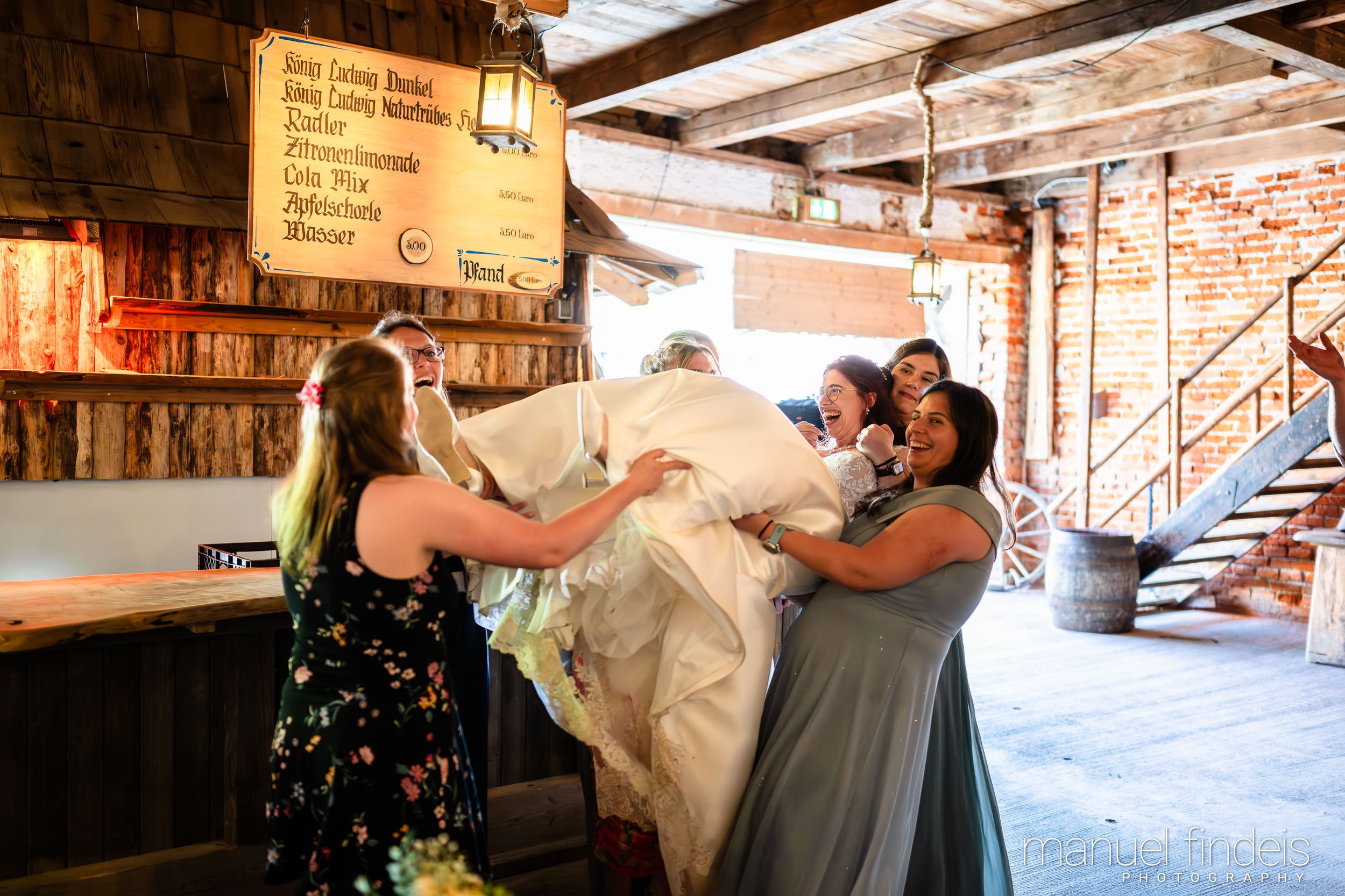 0664_Hochzeit-LUM_www.manuelfindeis.com.jpg