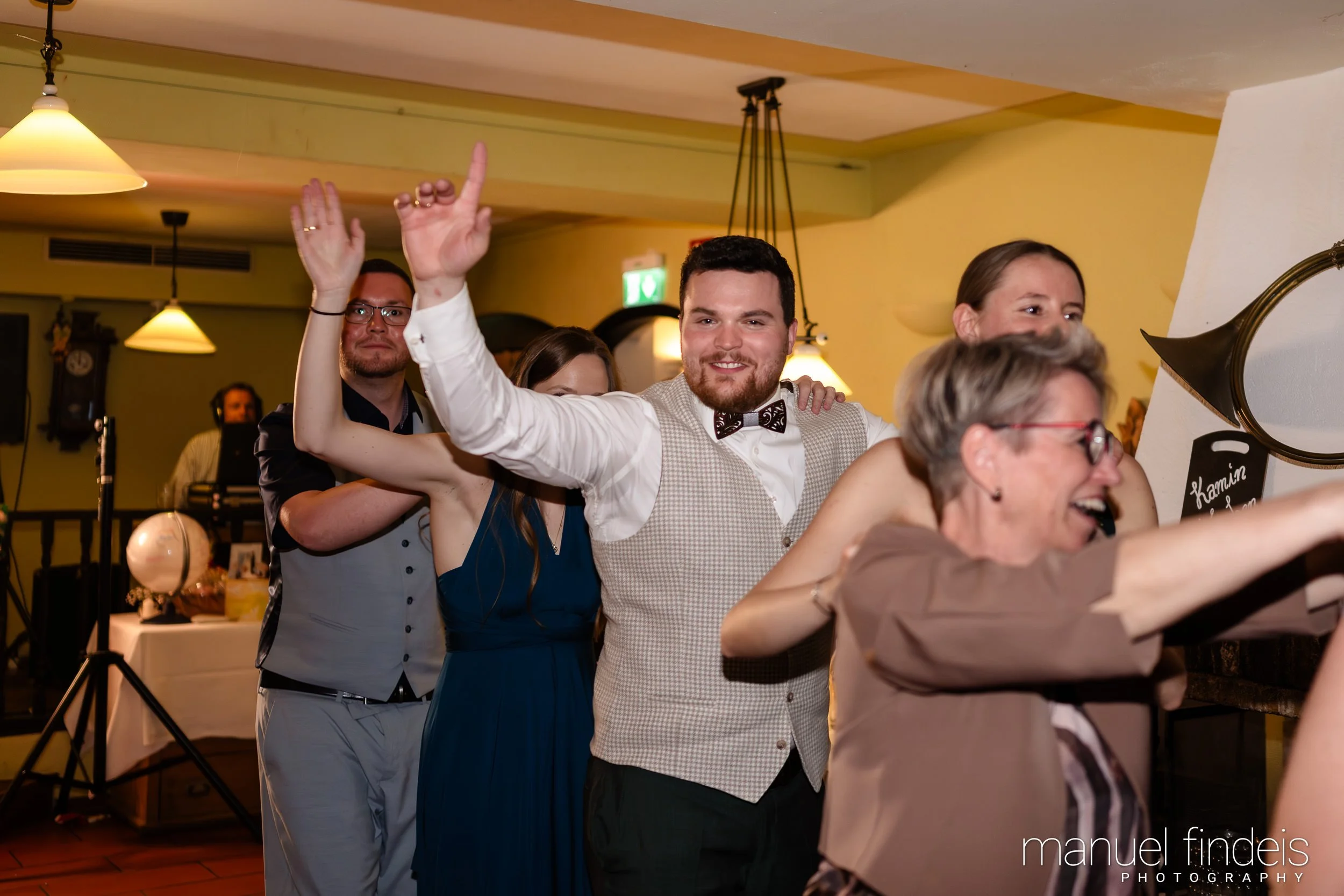 1090_Hochzeit_VuA_www.manuelfindeis.com.jpg