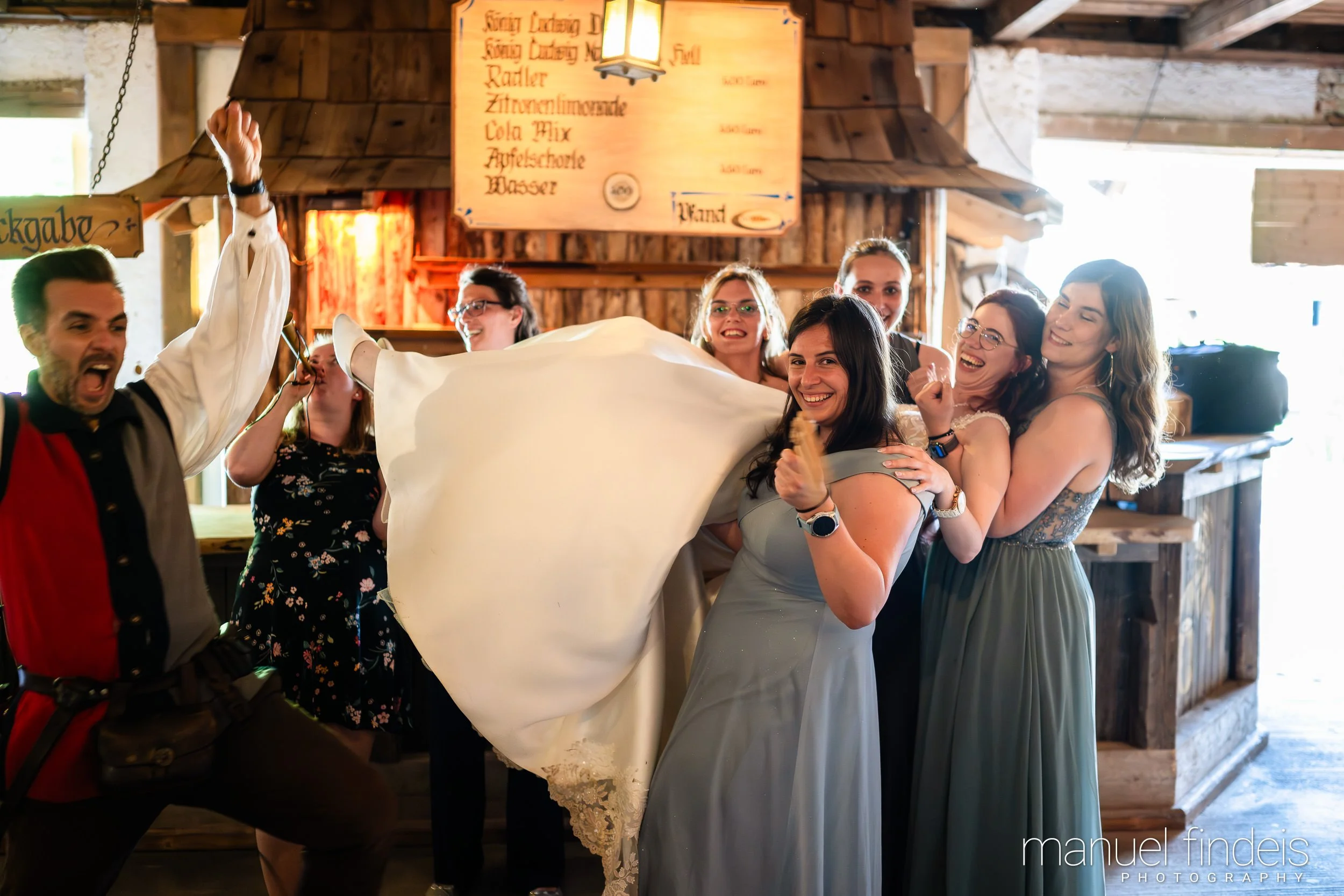0667_Hochzeit-LUM_www.manuelfindeis.com.jpg