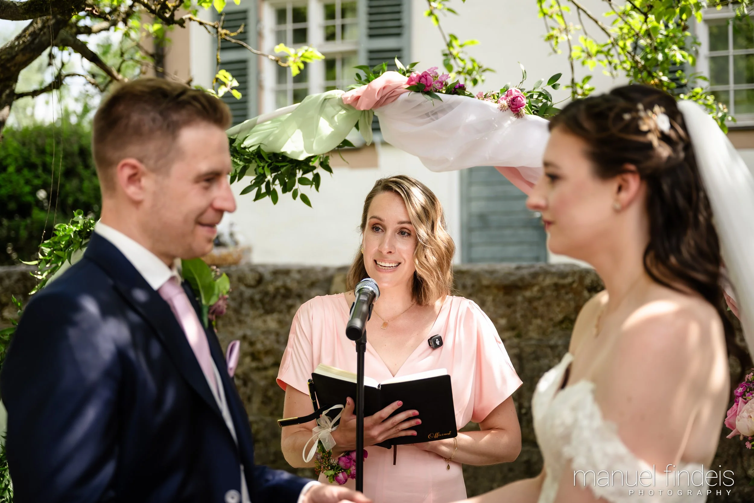 0110_Hochzeit_RuS_www.manuelfindeis.com.jpg