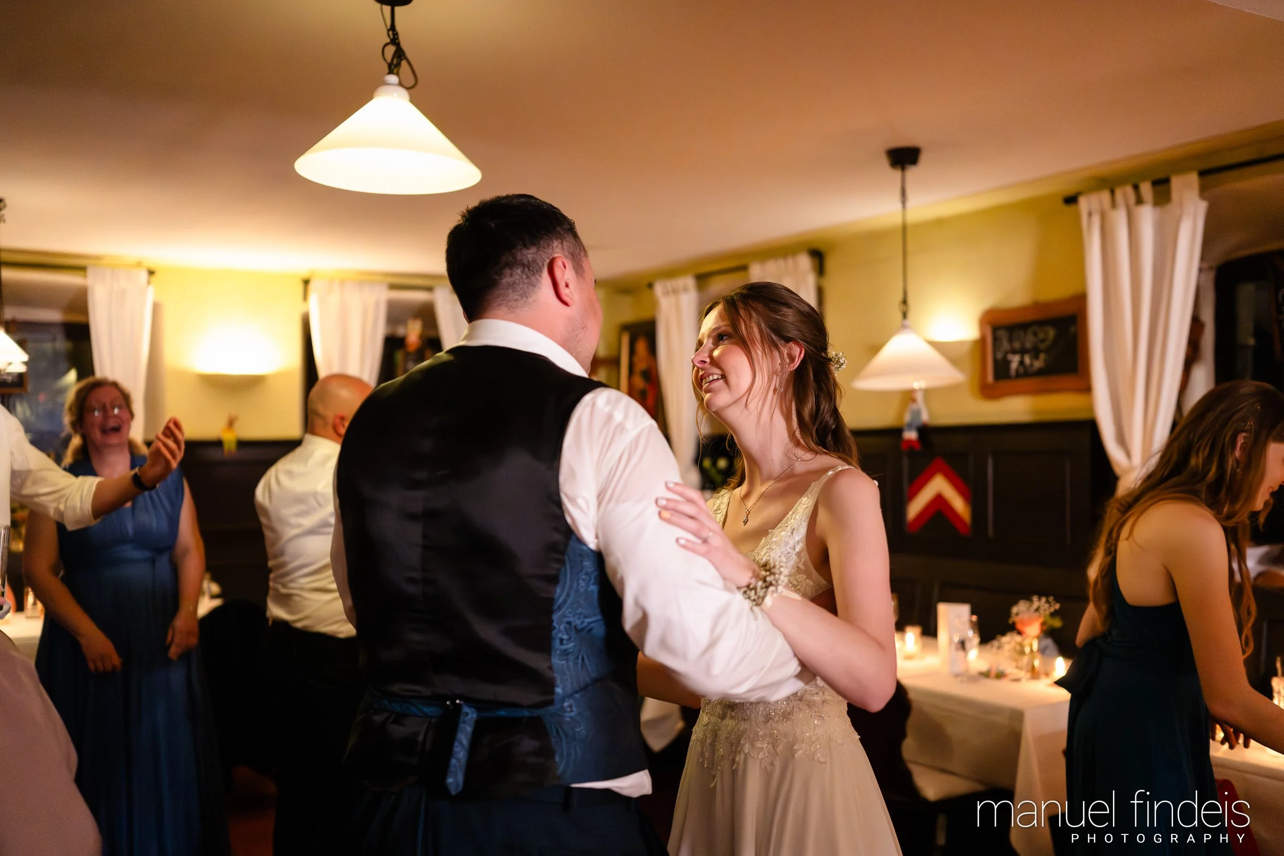 1063_Hochzeit_VuA_www.manuelfindeis.com.jpg