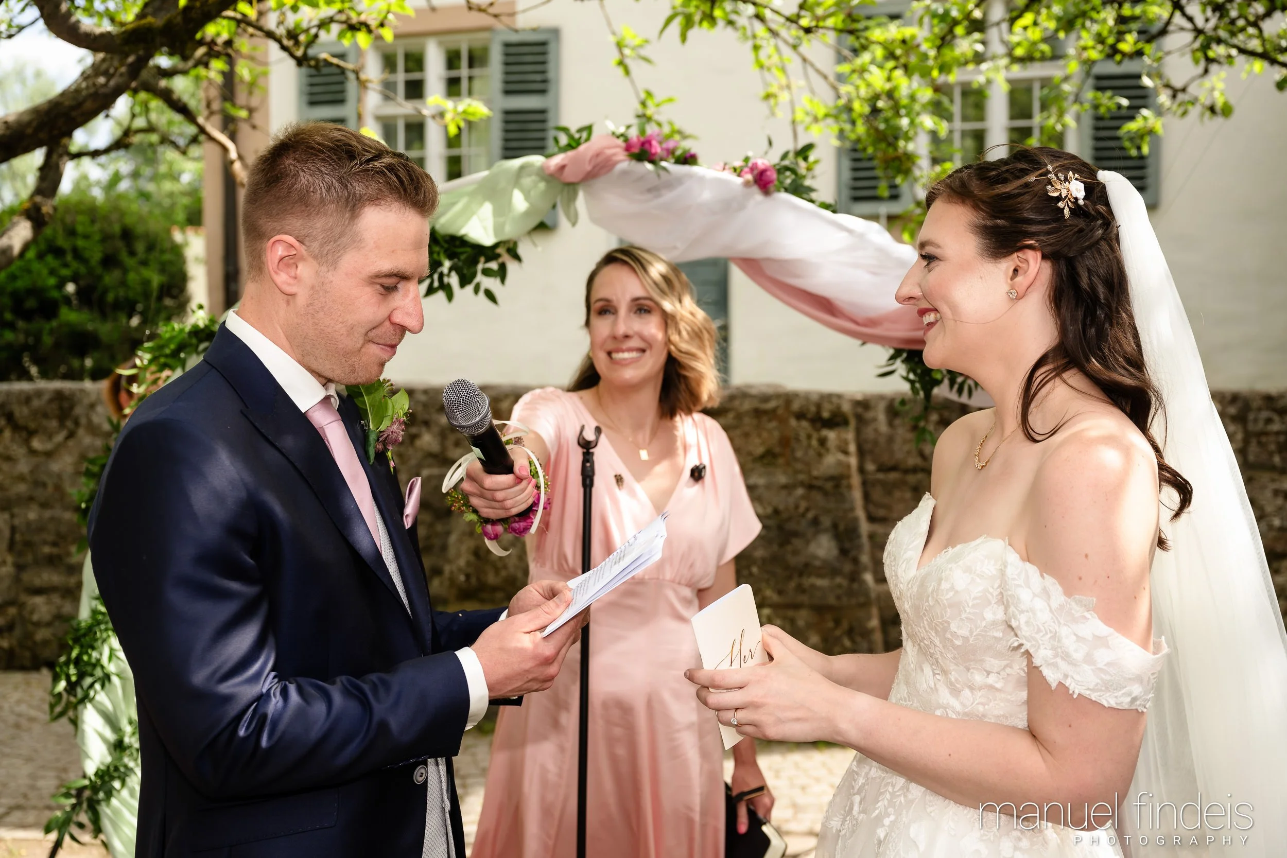 0155_Hochzeit_RuS_www.manuelfindeis.com.jpg