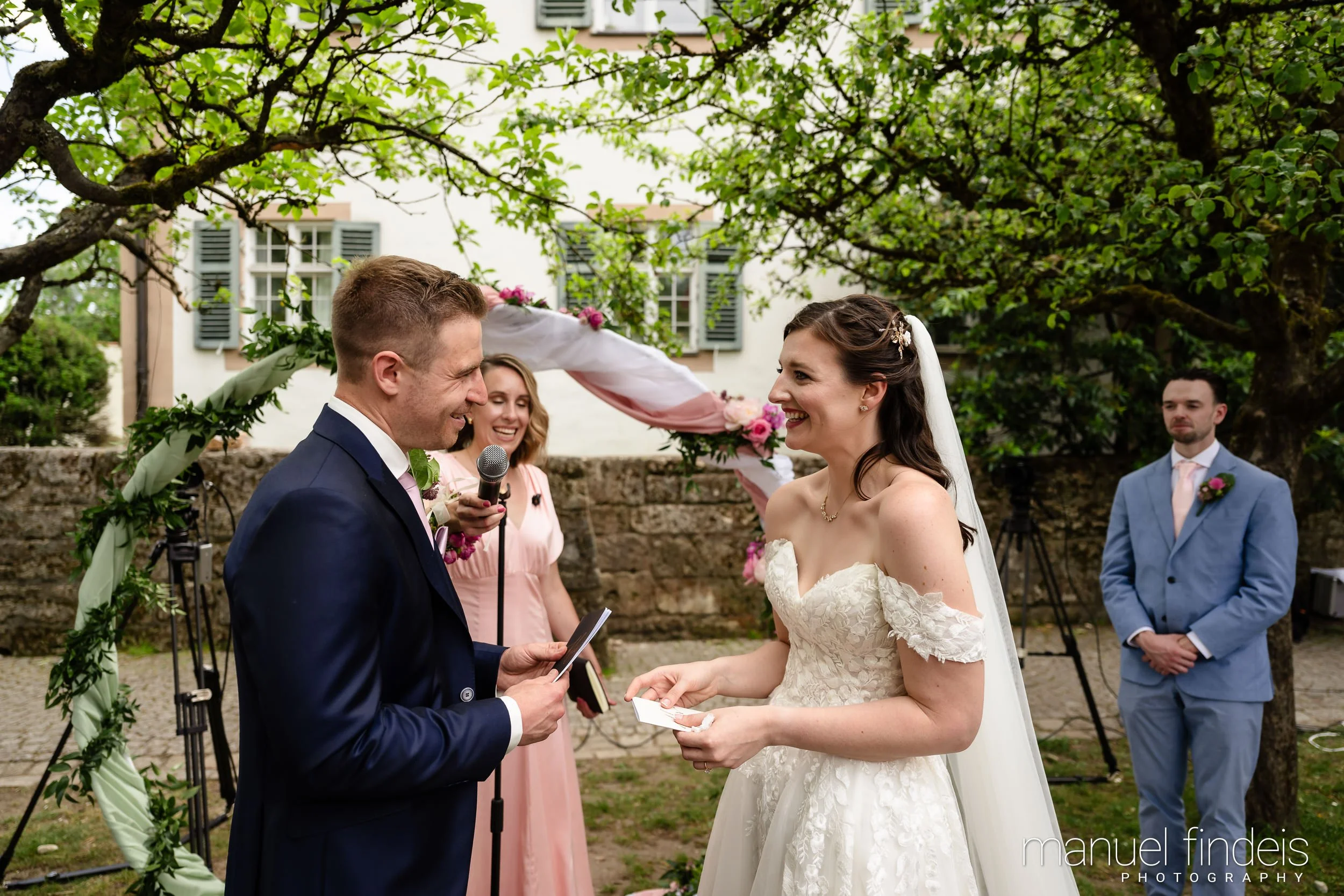 0167_Hochzeit_RuS_www.manuelfindeis.com.jpg