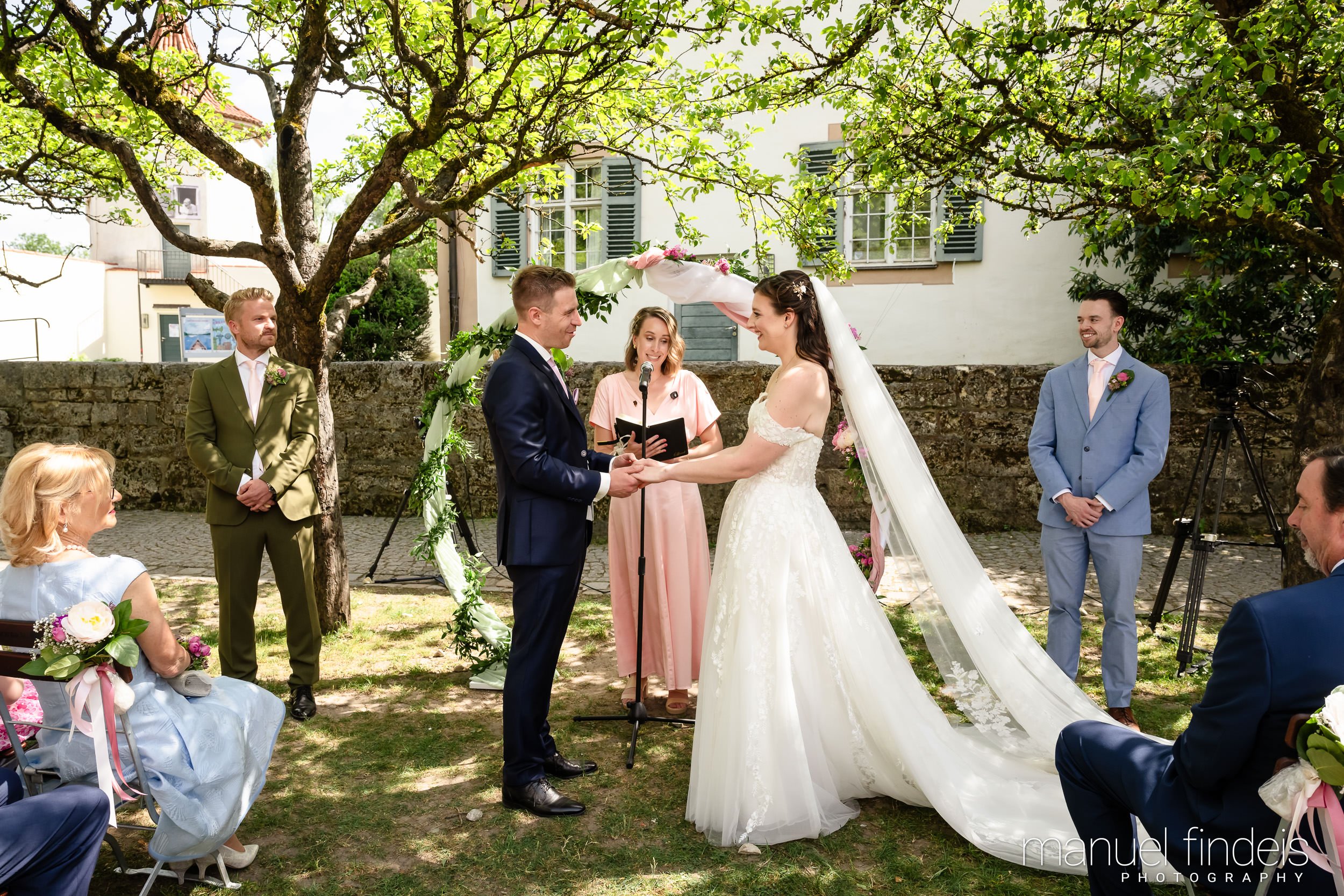 0103_Hochzeit_RuS_www.manuelfindeis.com.jpg