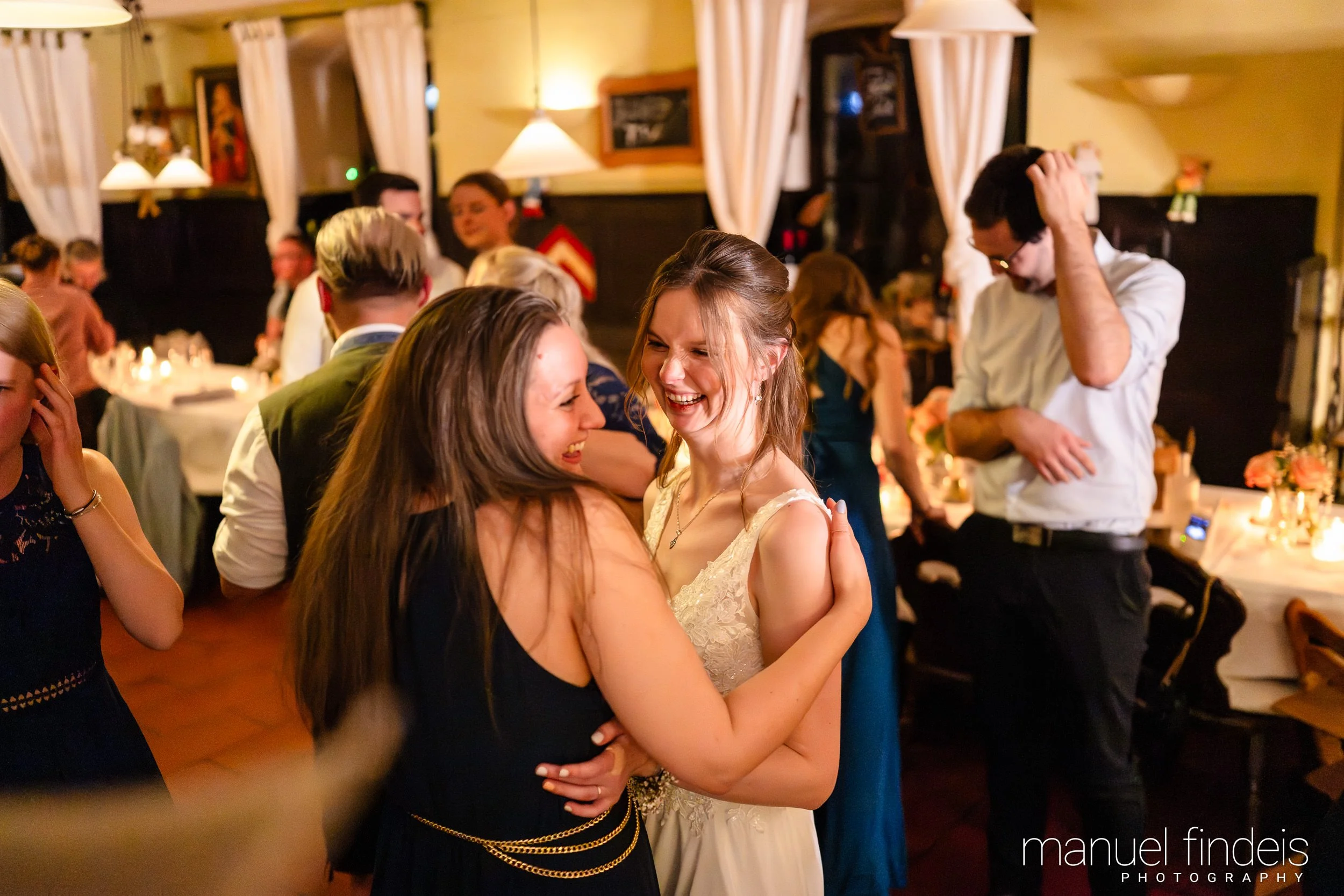 1045_Hochzeit_VuA_www.manuelfindeis.com.jpg