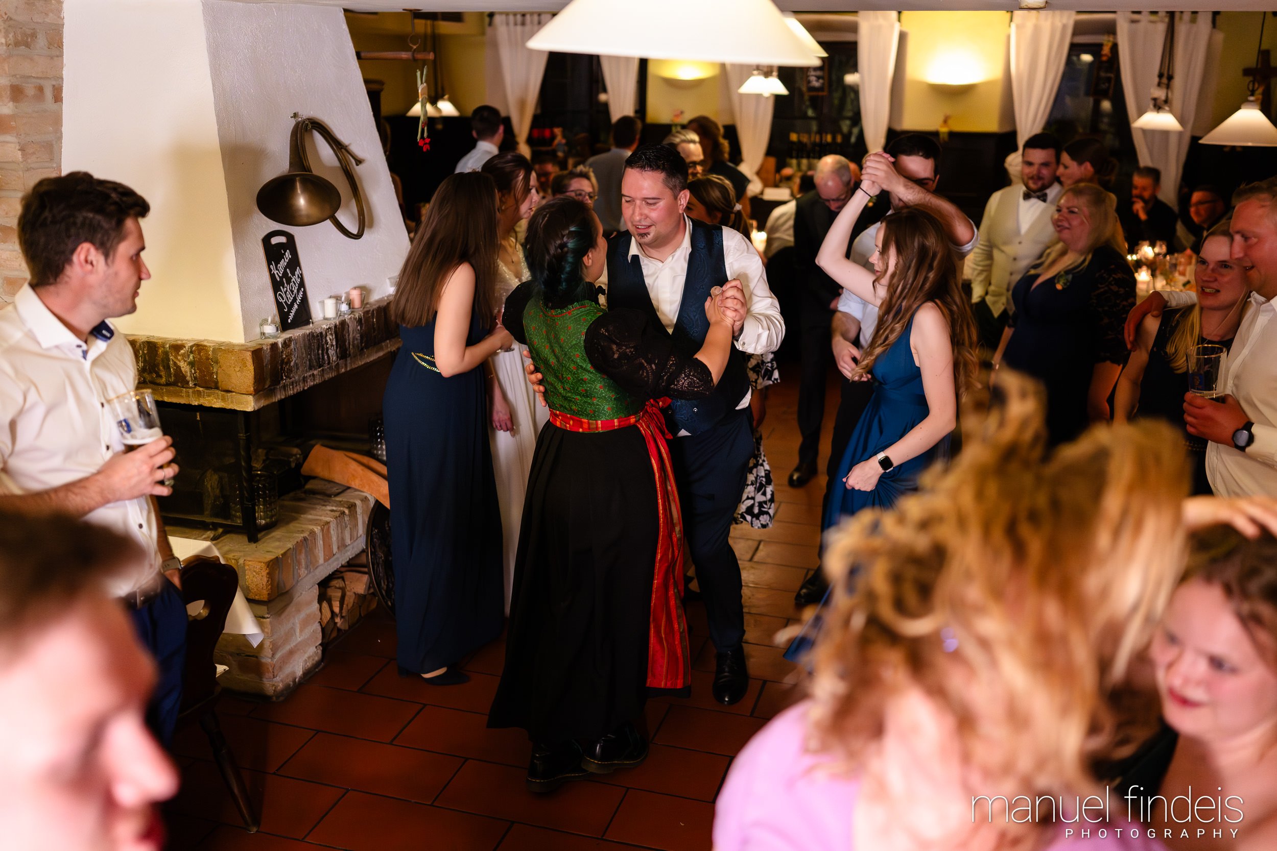1030_Hochzeit_VuA_www.manuelfindeis.com.jpg