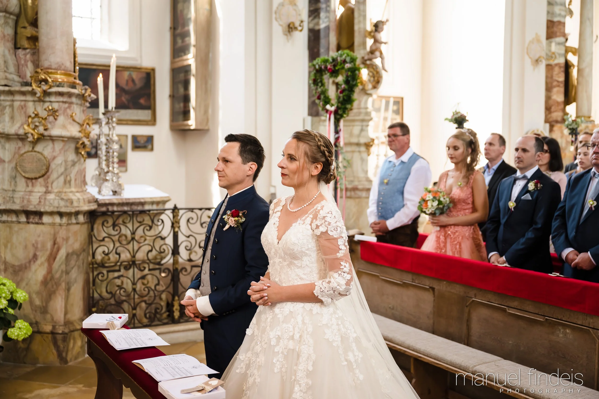 0454_Hochzeit-MuR-Kirche_www.manuelfindeis.com.jpg