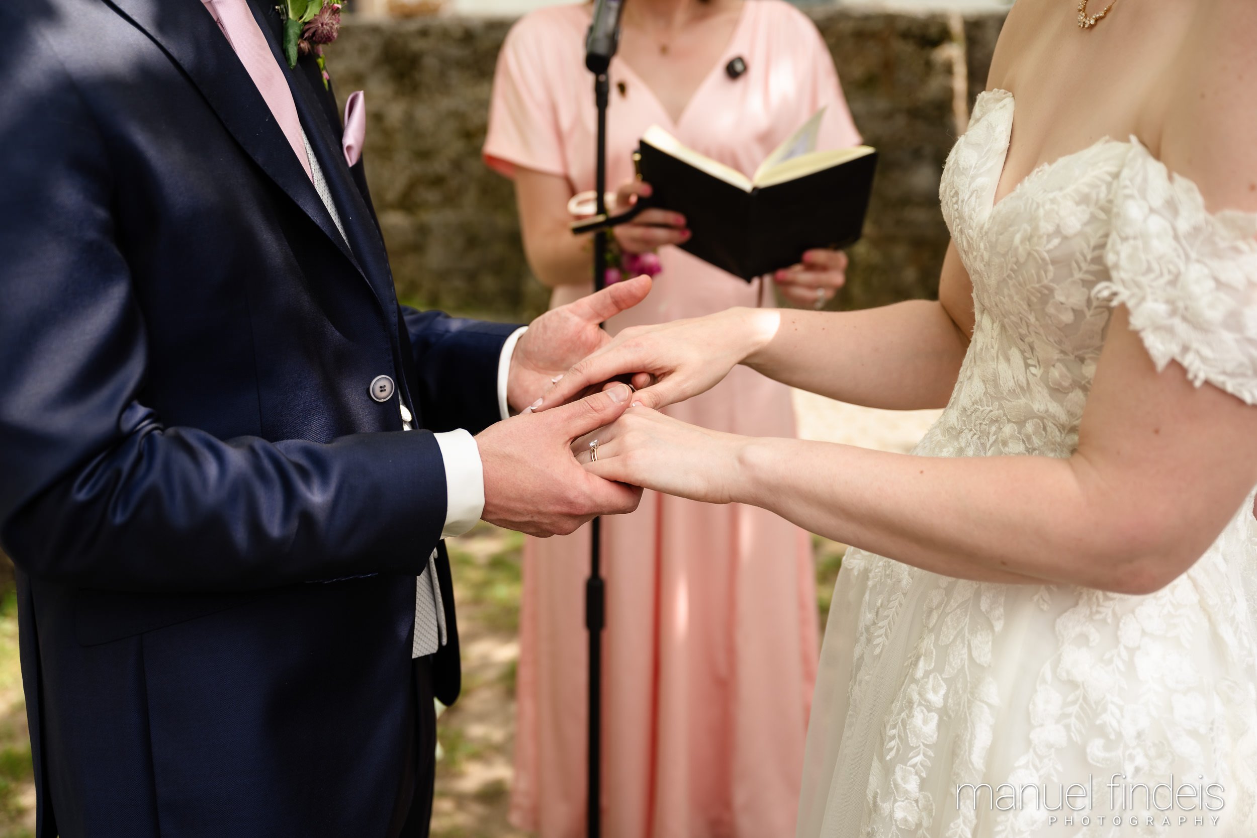 0235_Hochzeit_RuS_www.manuelfindeis.com.jpg