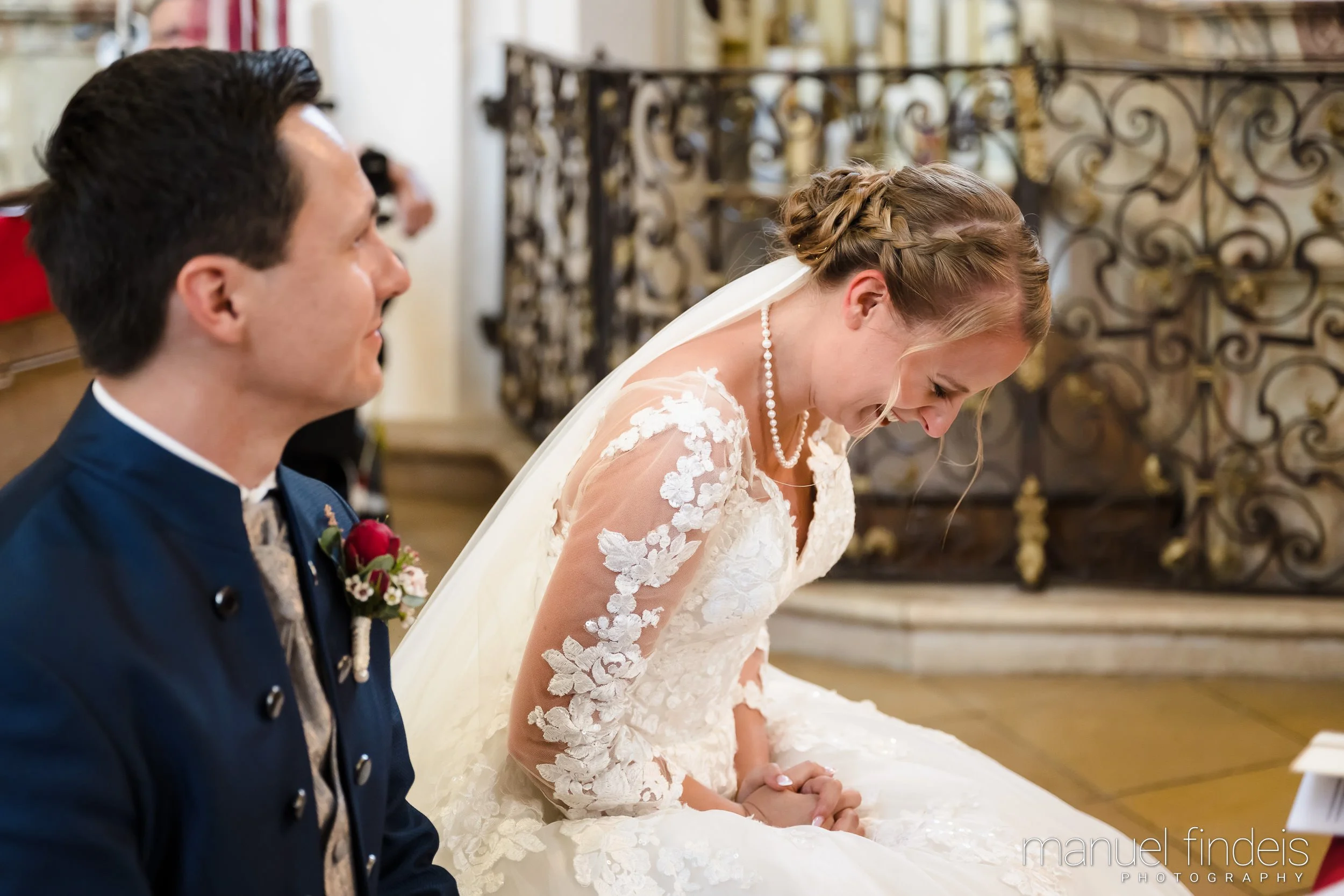 0239_Hochzeit-MuR-Kirche_www.manuelfindeis.com.jpg