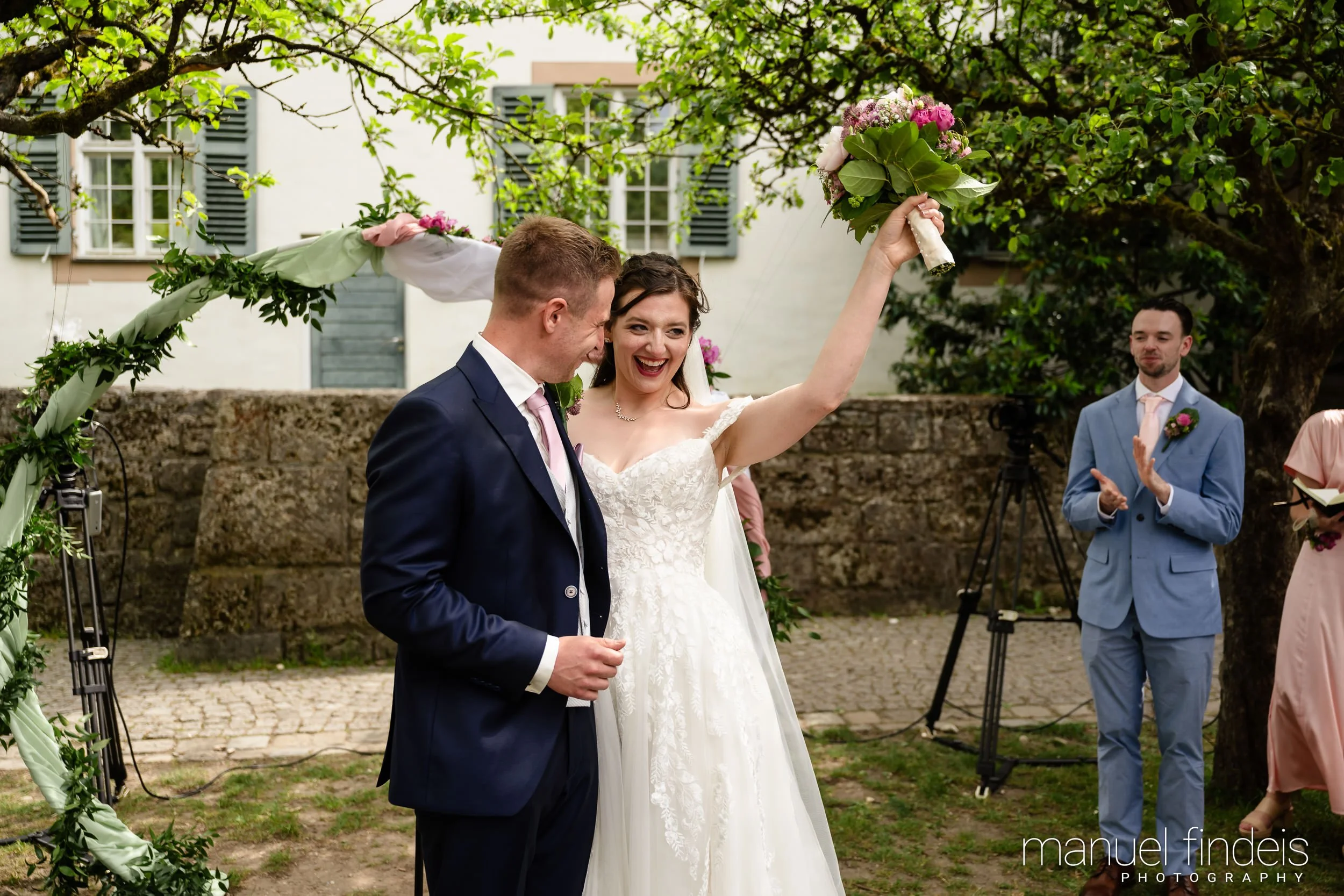 0253_Hochzeit_RuS_www.manuelfindeis.com.jpg