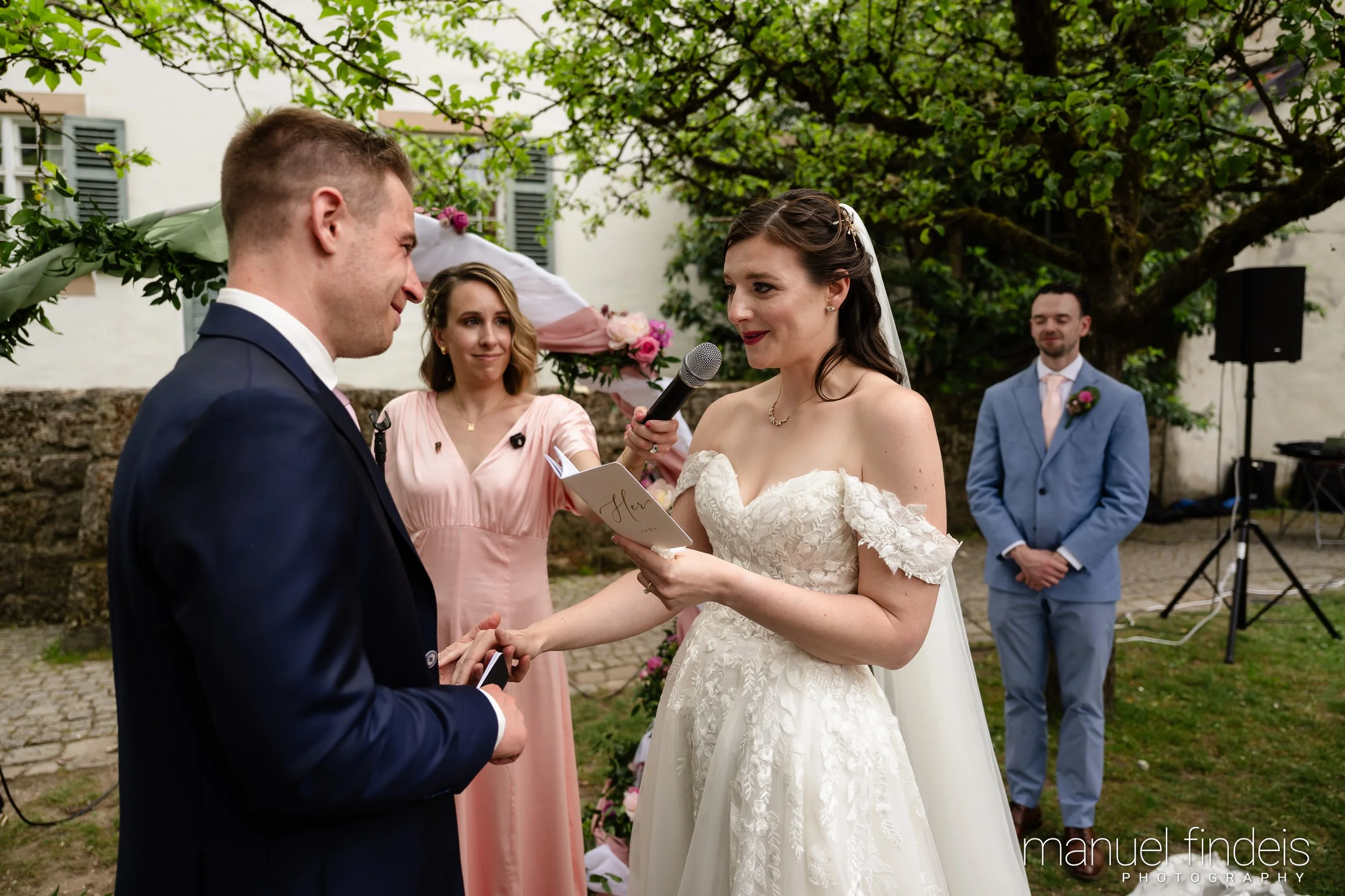 0177_Hochzeit_RuS_www.manuelfindeis.com.jpg