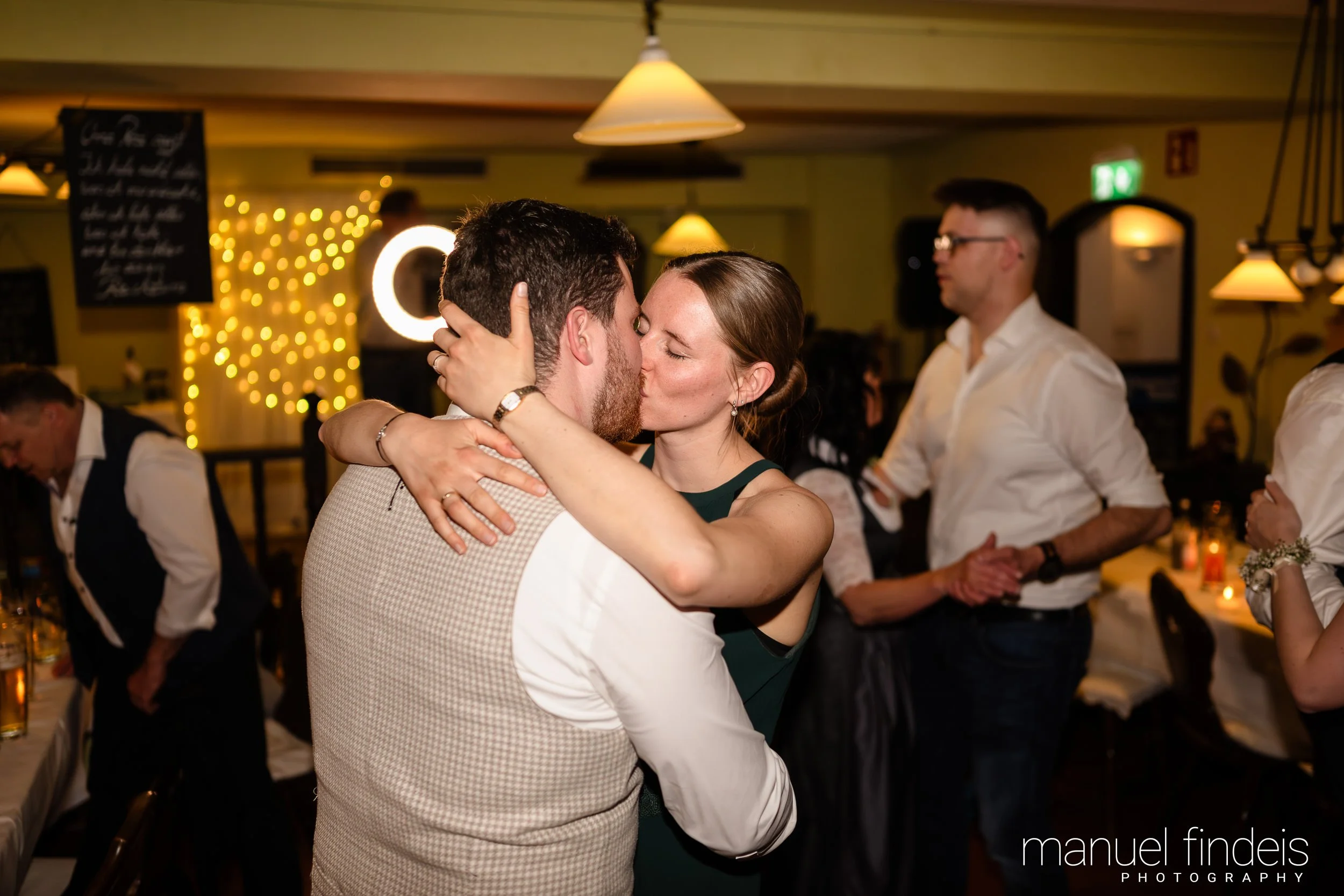 1140_Hochzeit_VuA_www.manuelfindeis.com.jpg