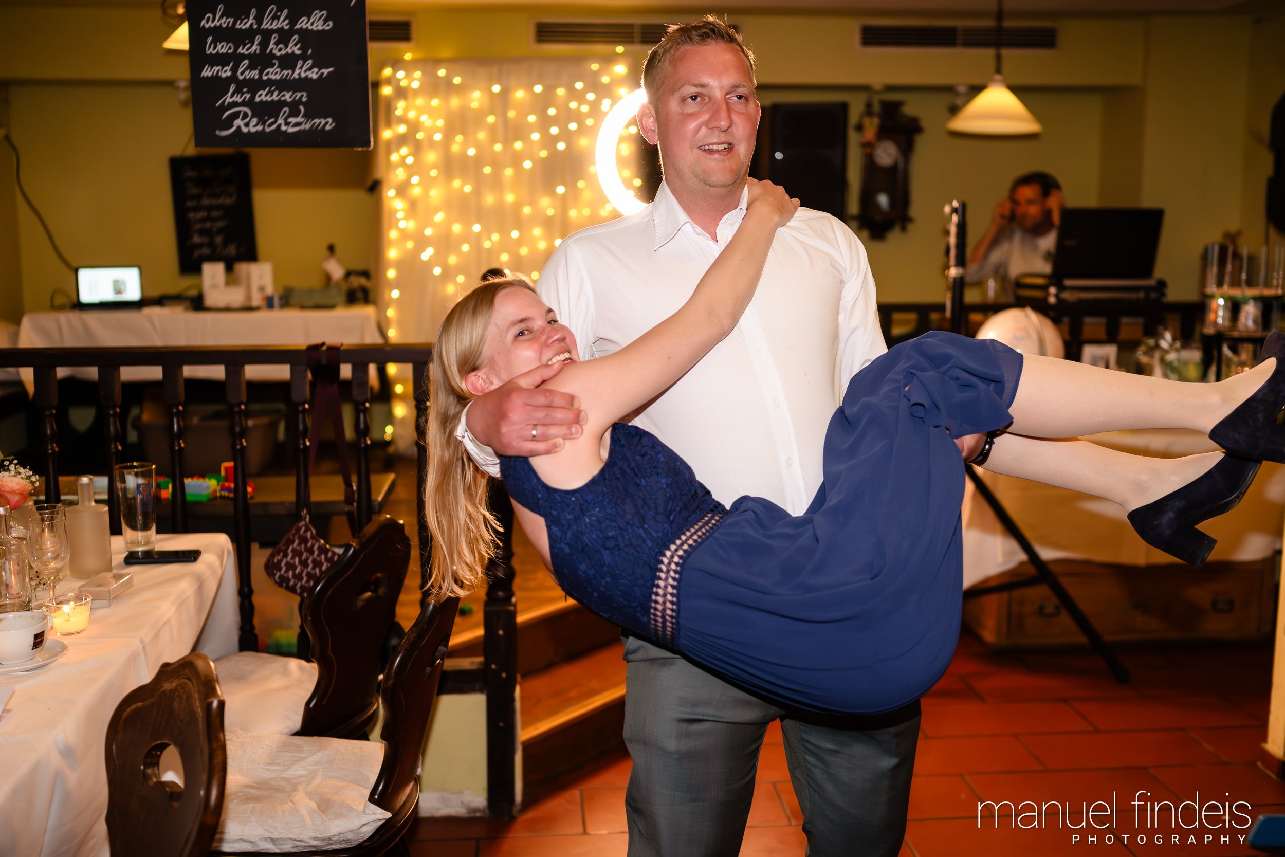 1116_Hochzeit_VuA_www.manuelfindeis.com.jpg